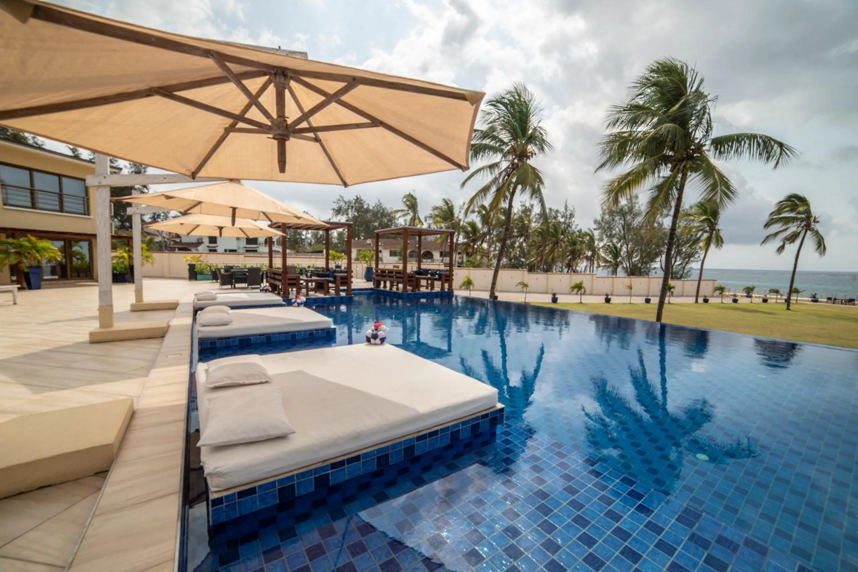Swimming pool in Jumeirah Beachfront
