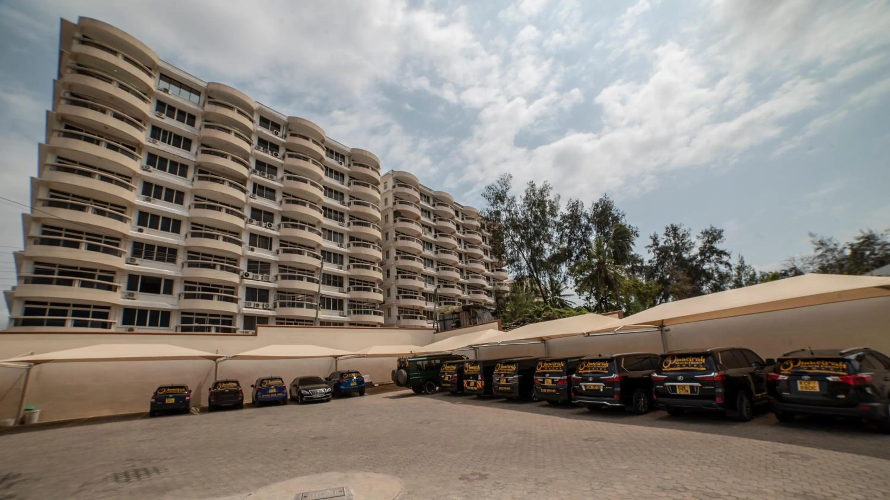 Property building in Jumeirah Beachfront