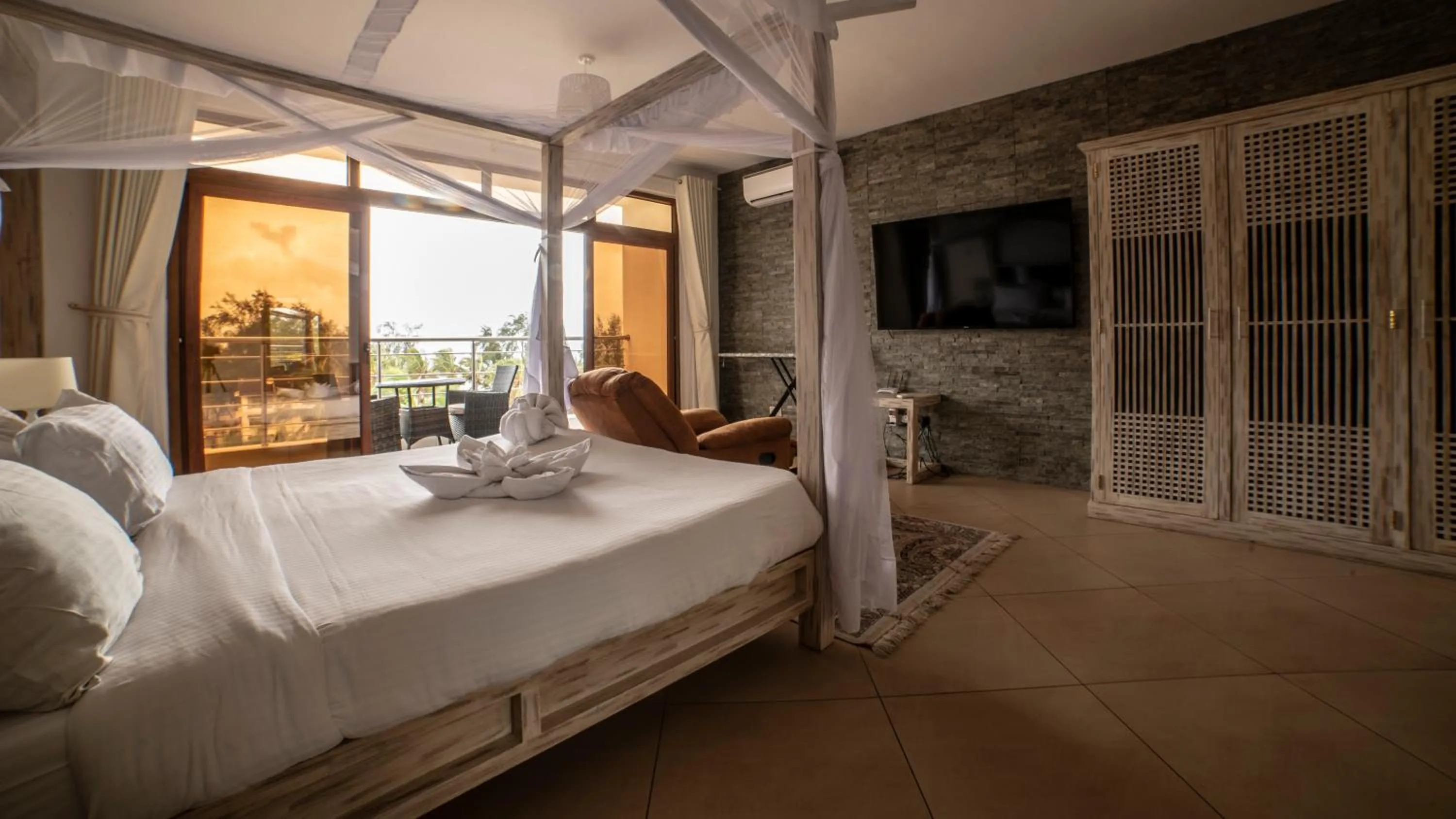 Bed in Jumeirah Beachfront