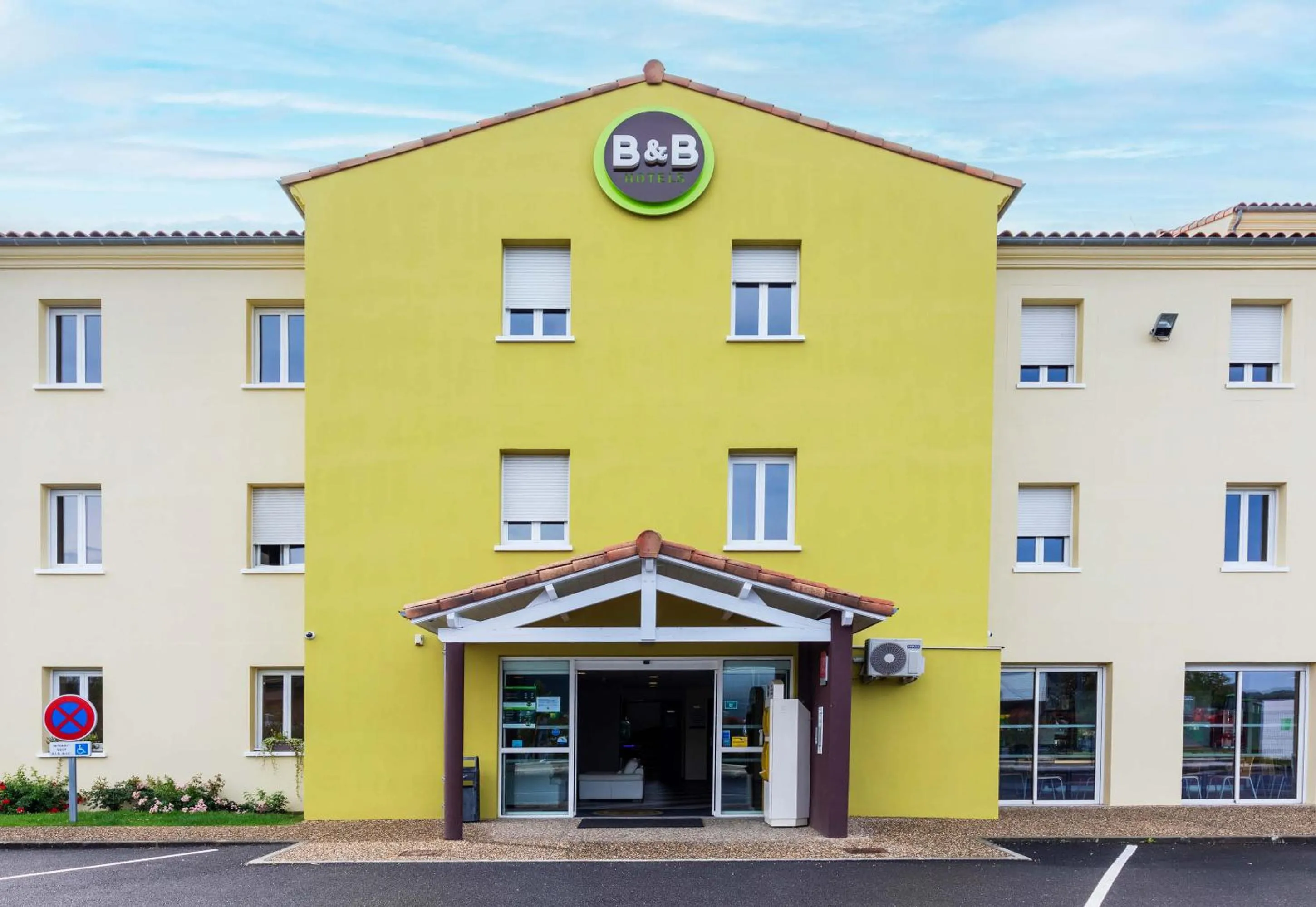 Property building in B&B HOTEL Agen Castelculier