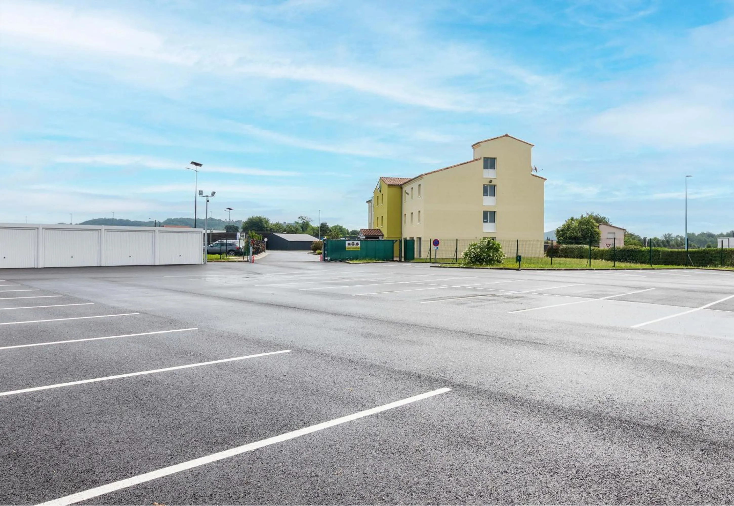 Property building in B&B HOTEL Agen Castelculier