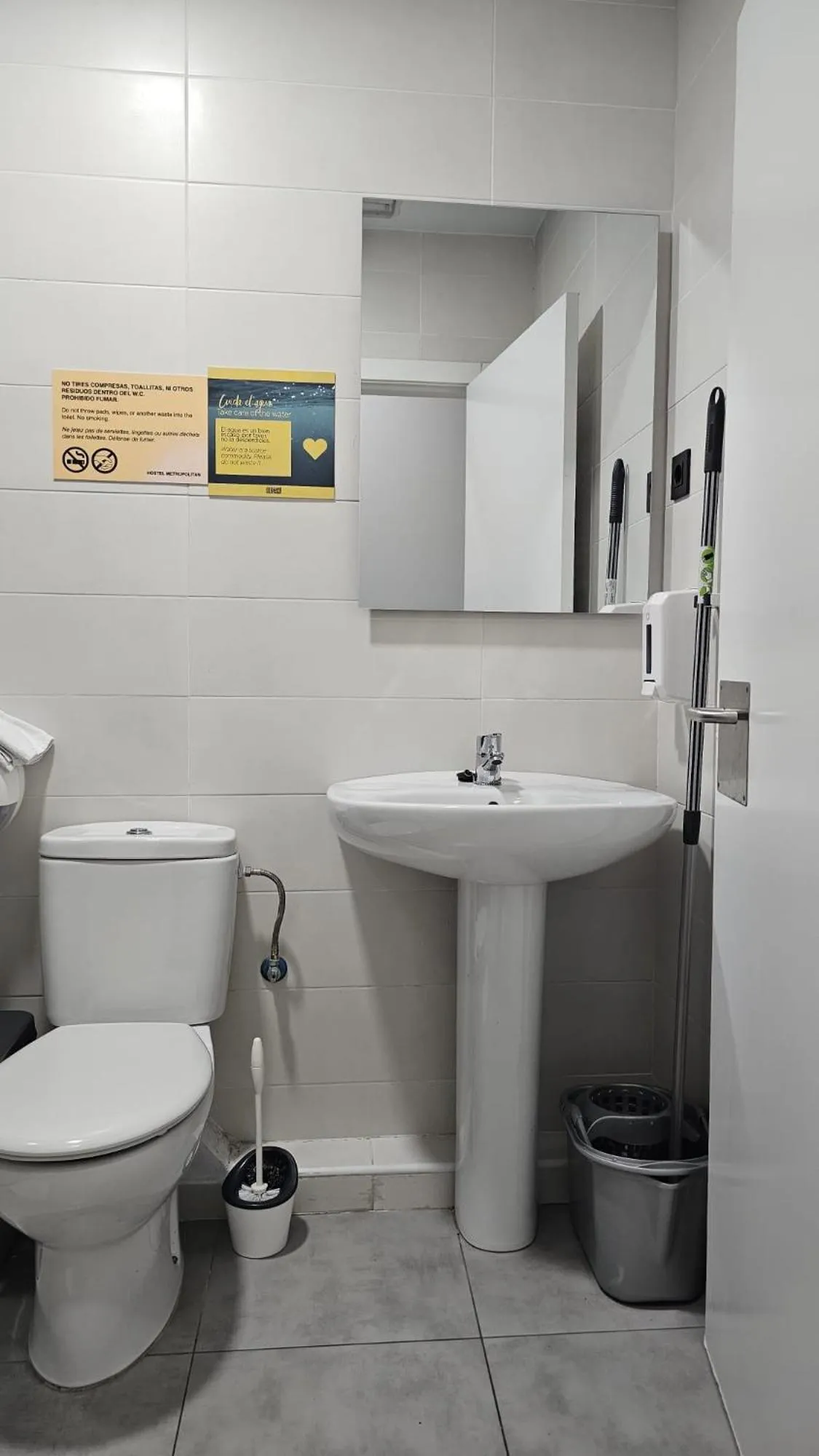 Bathroom in Bilbao Metropolitan Hostel by Bossh! Hotels