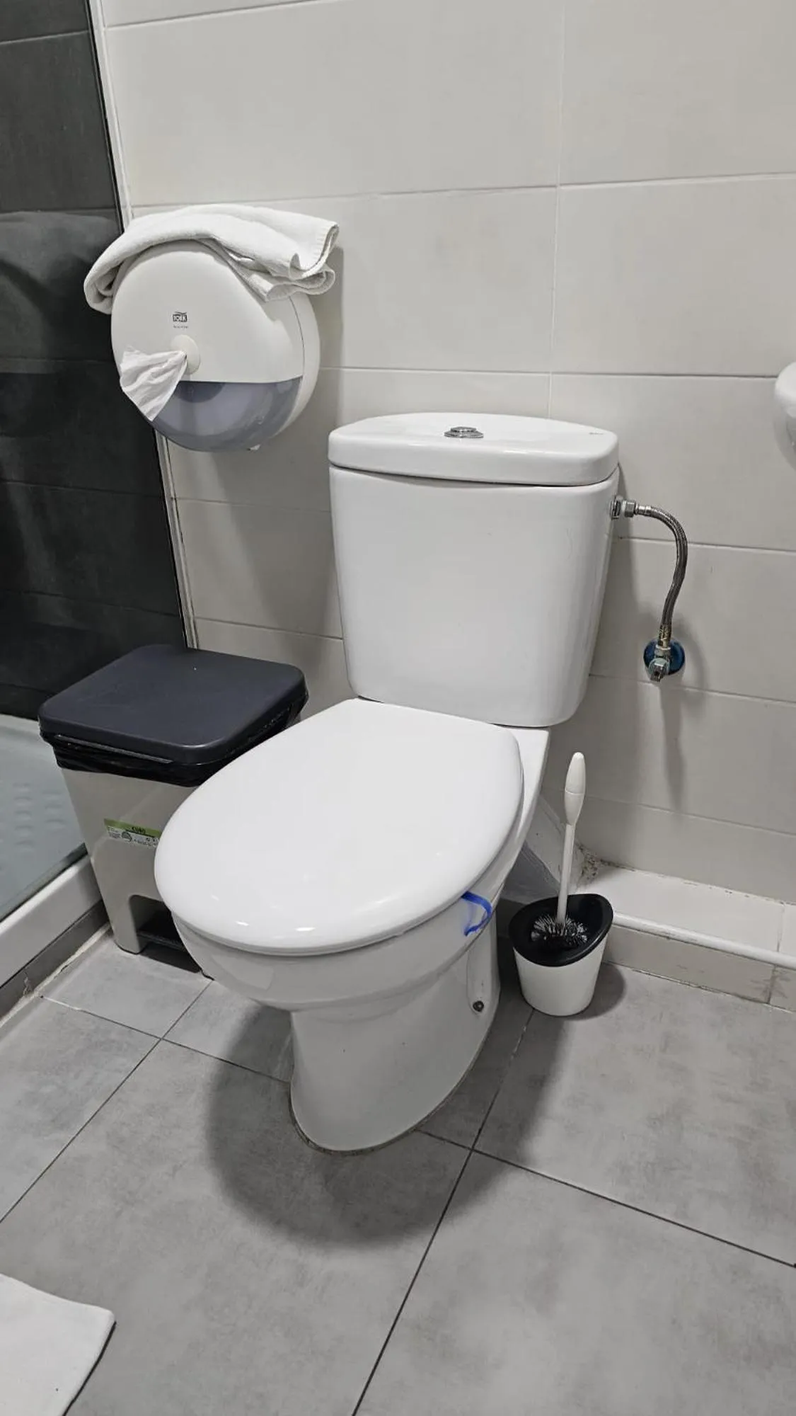 Bathroom in Bilbao Metropolitan Hostel by Bossh! Hotels