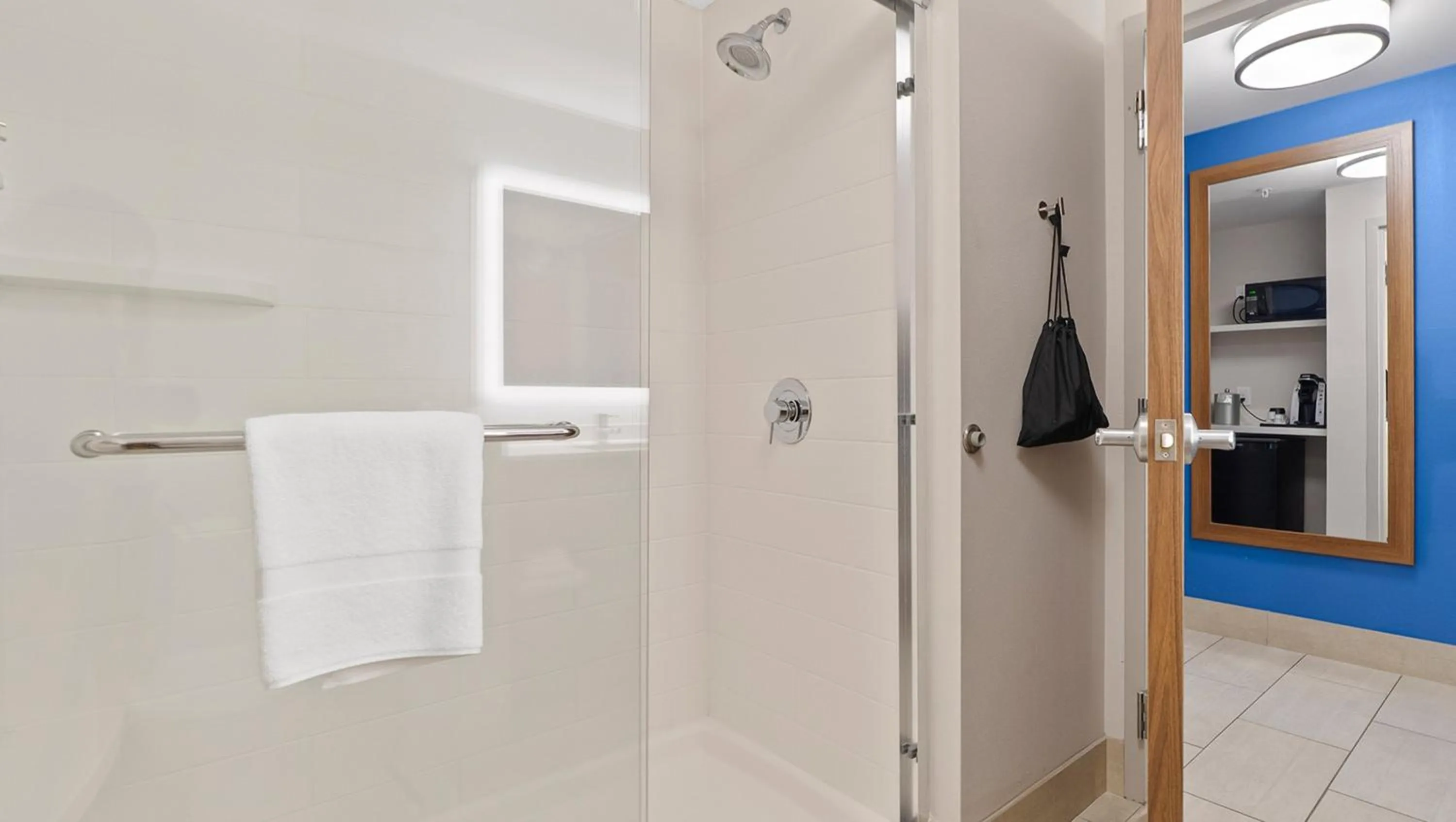 Bathroom in Holiday Inn Express & Suites Macon North by IHG