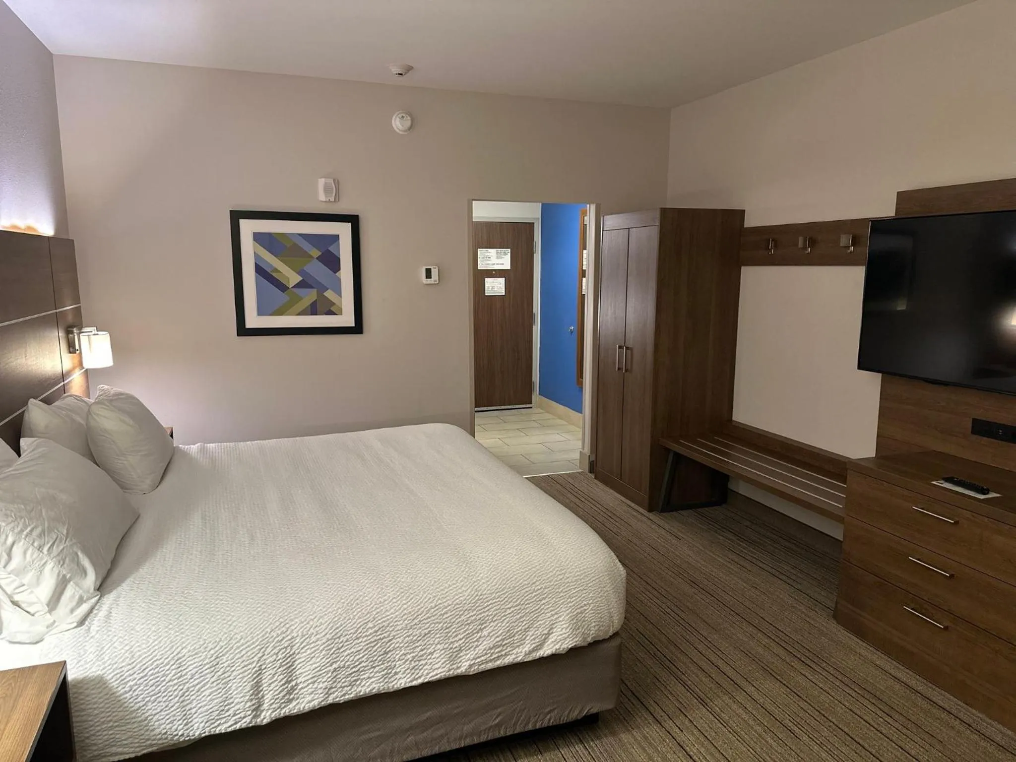 Photo of the whole room, Bed in Holiday Inn Express & Suites Macon North by IHG