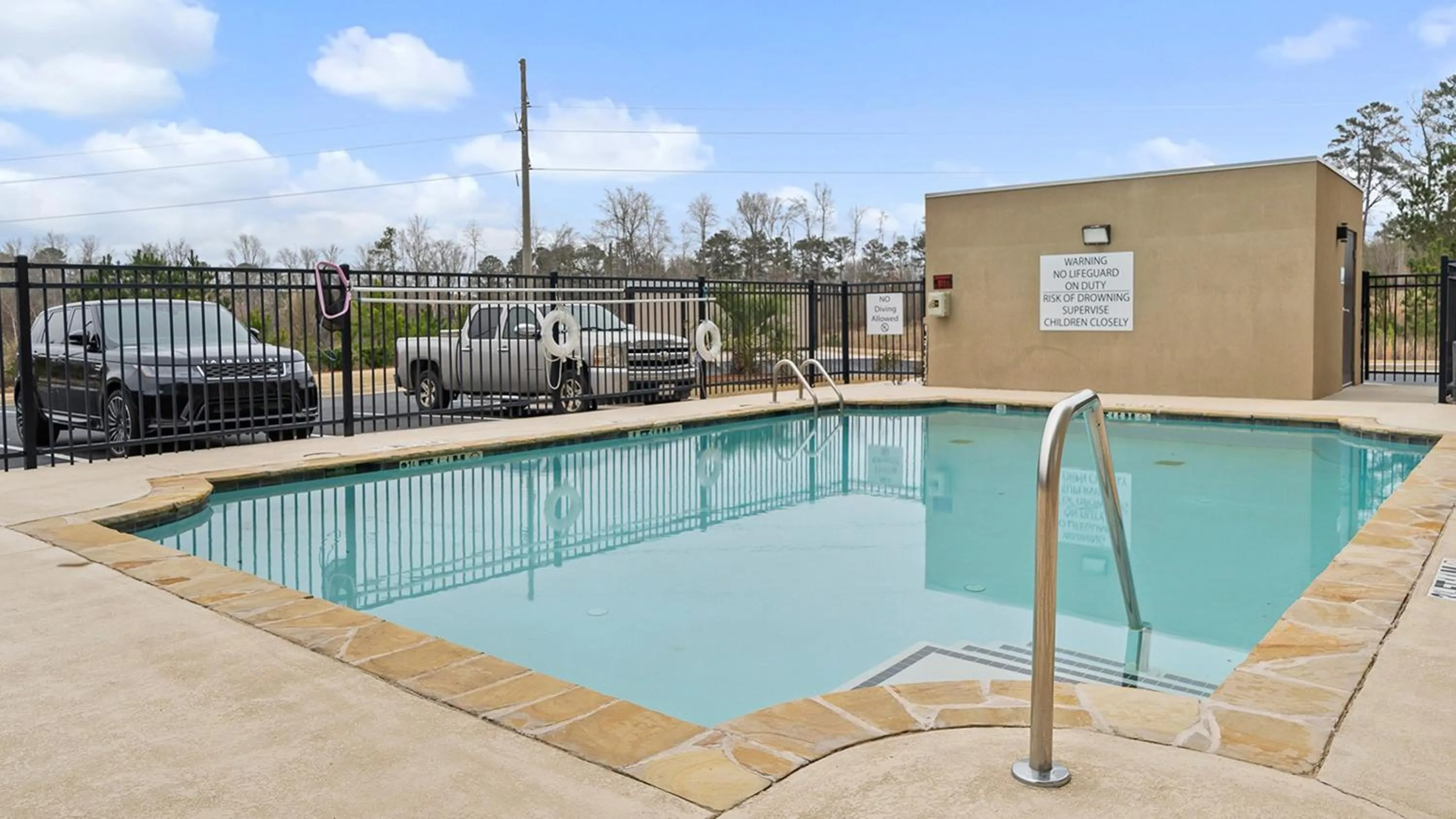 Swimming pool in Holiday Inn Express & Suites Macon North by IHG