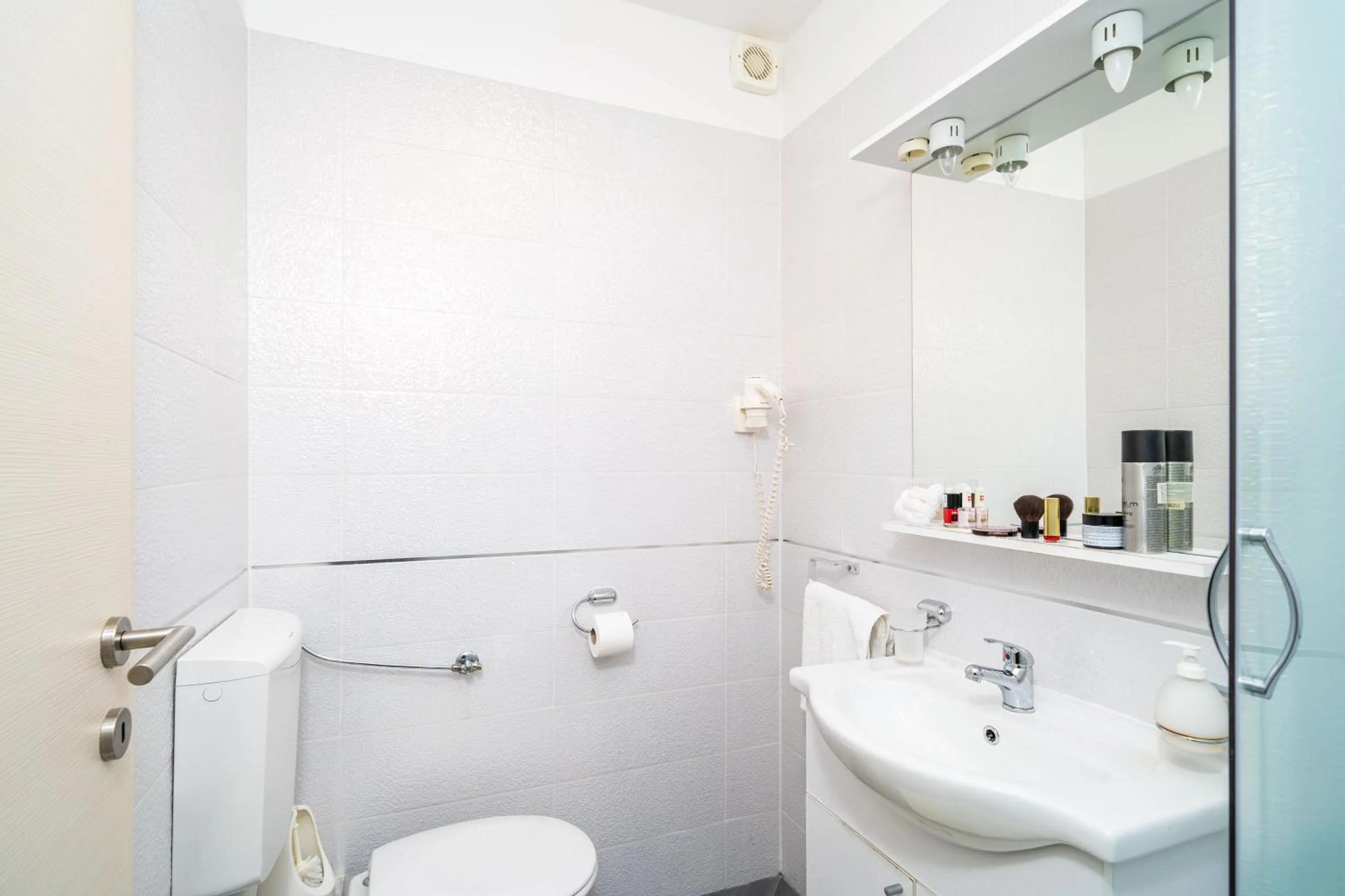 Bathroom in Jele Rooms