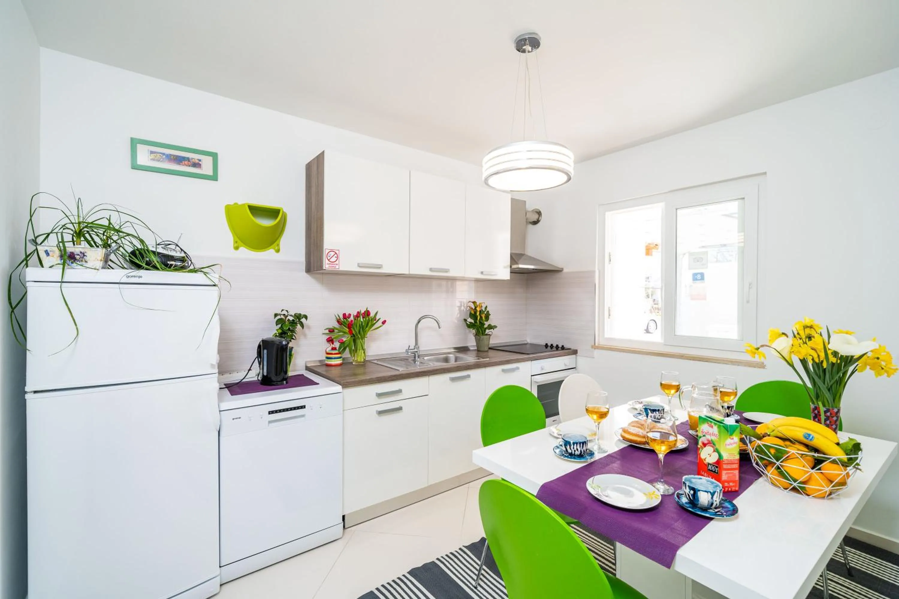 Communal kitchen in Jele Rooms