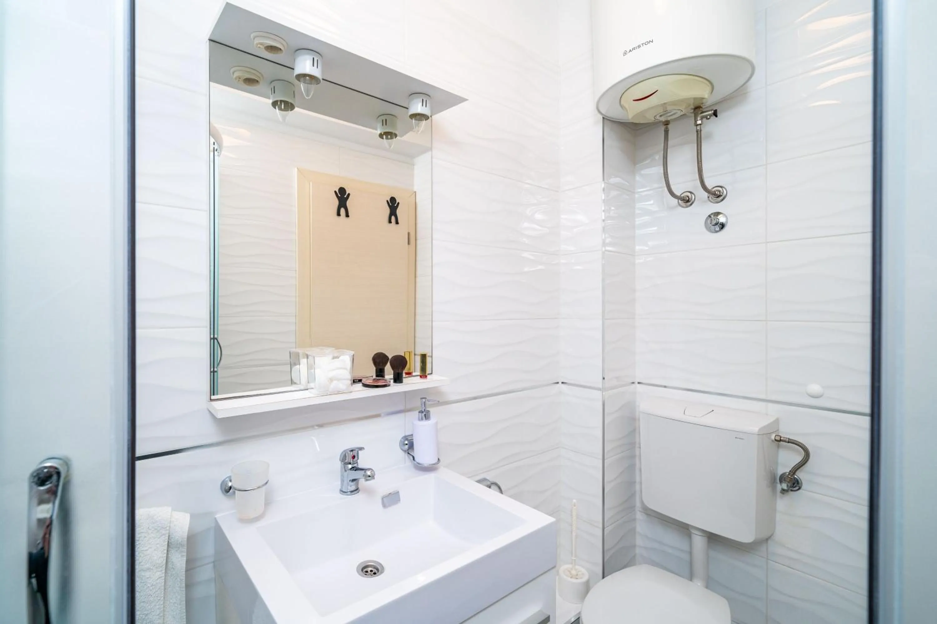 Bathroom in Jele Rooms