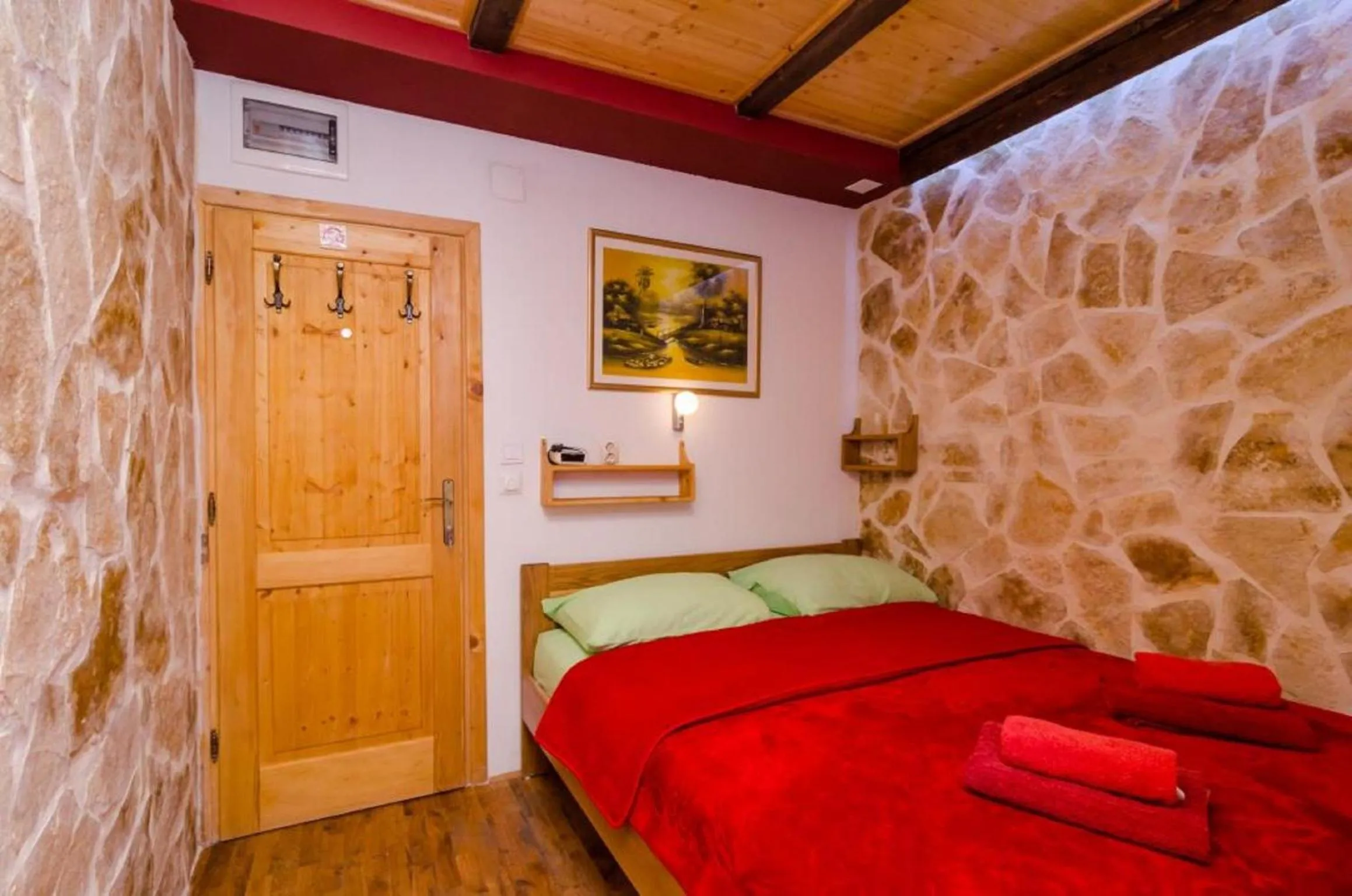 Bedroom, Bed in Eddie's Sea View Rooms Old Town