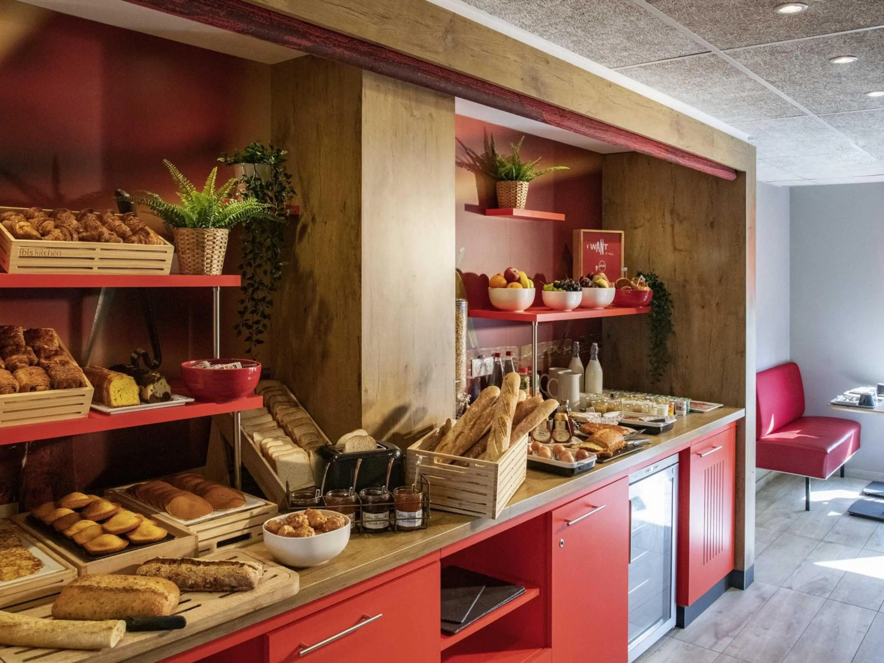 Breakfast in ibis Pontorson Baie Du Mont Saint Michel