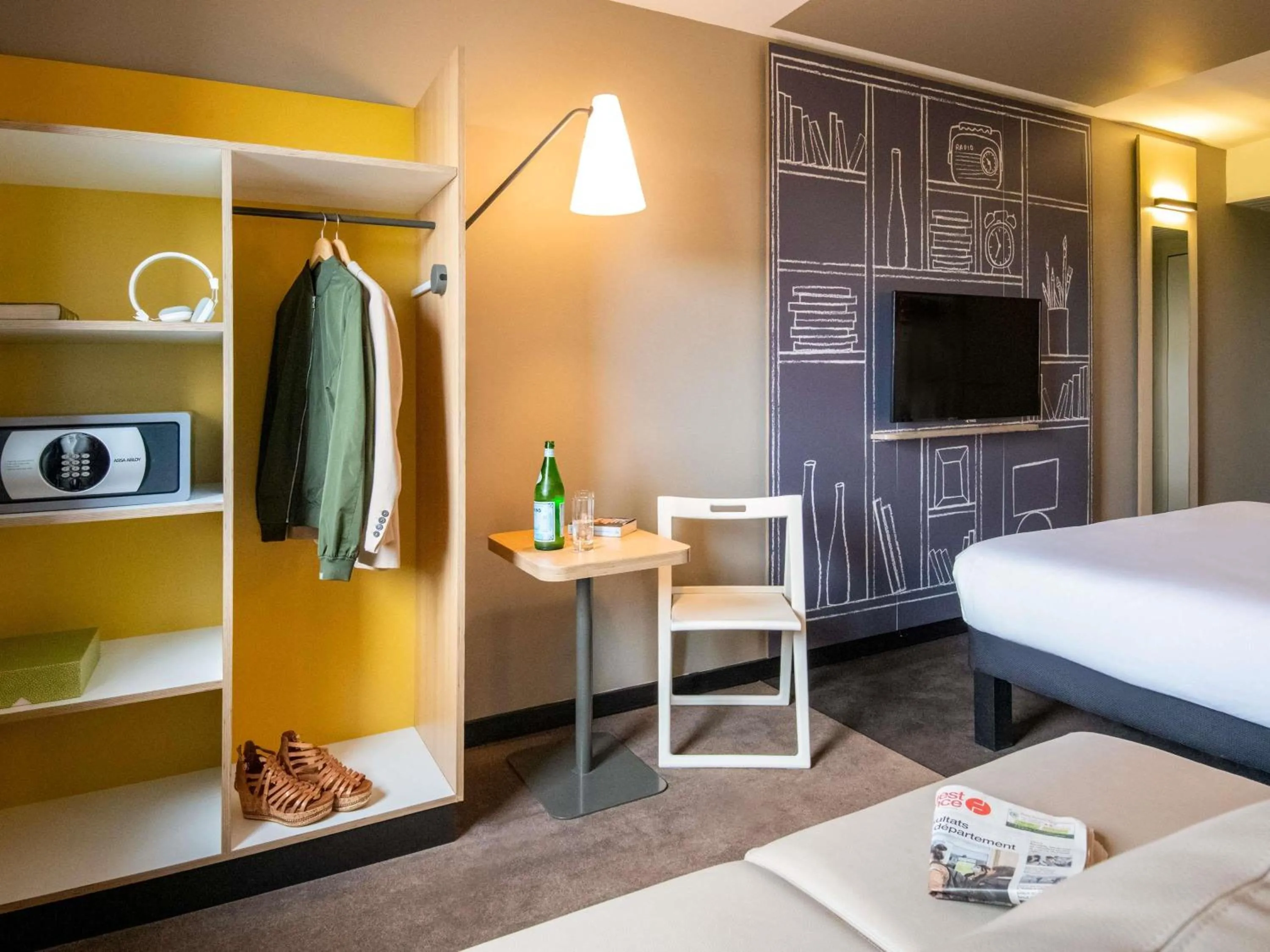 Bedroom, Bed in ibis Pontorson Baie Du Mont Saint Michel