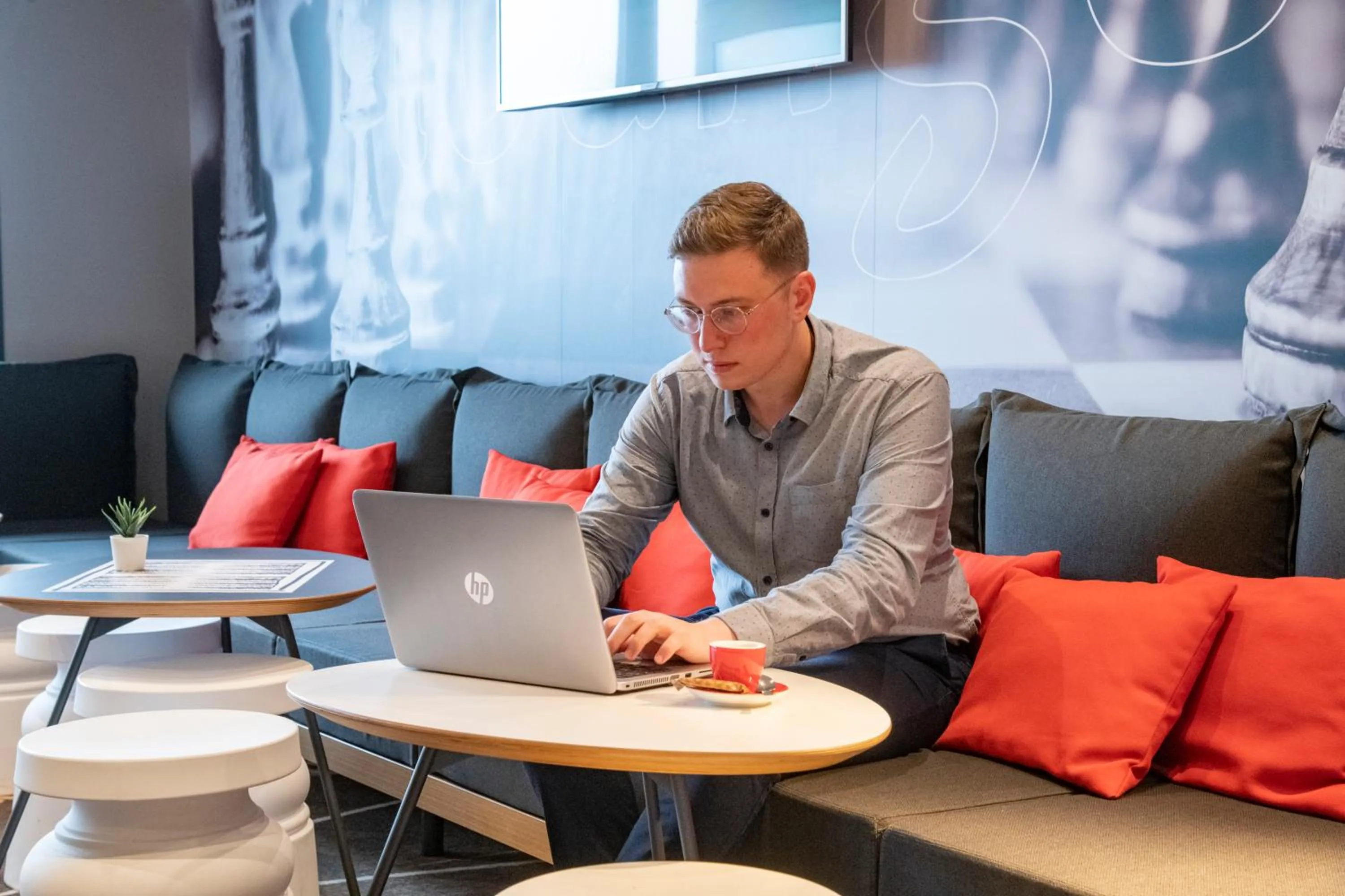 Communal lounge/ TV room in ibis Pontorson Baie Du Mont Saint Michel