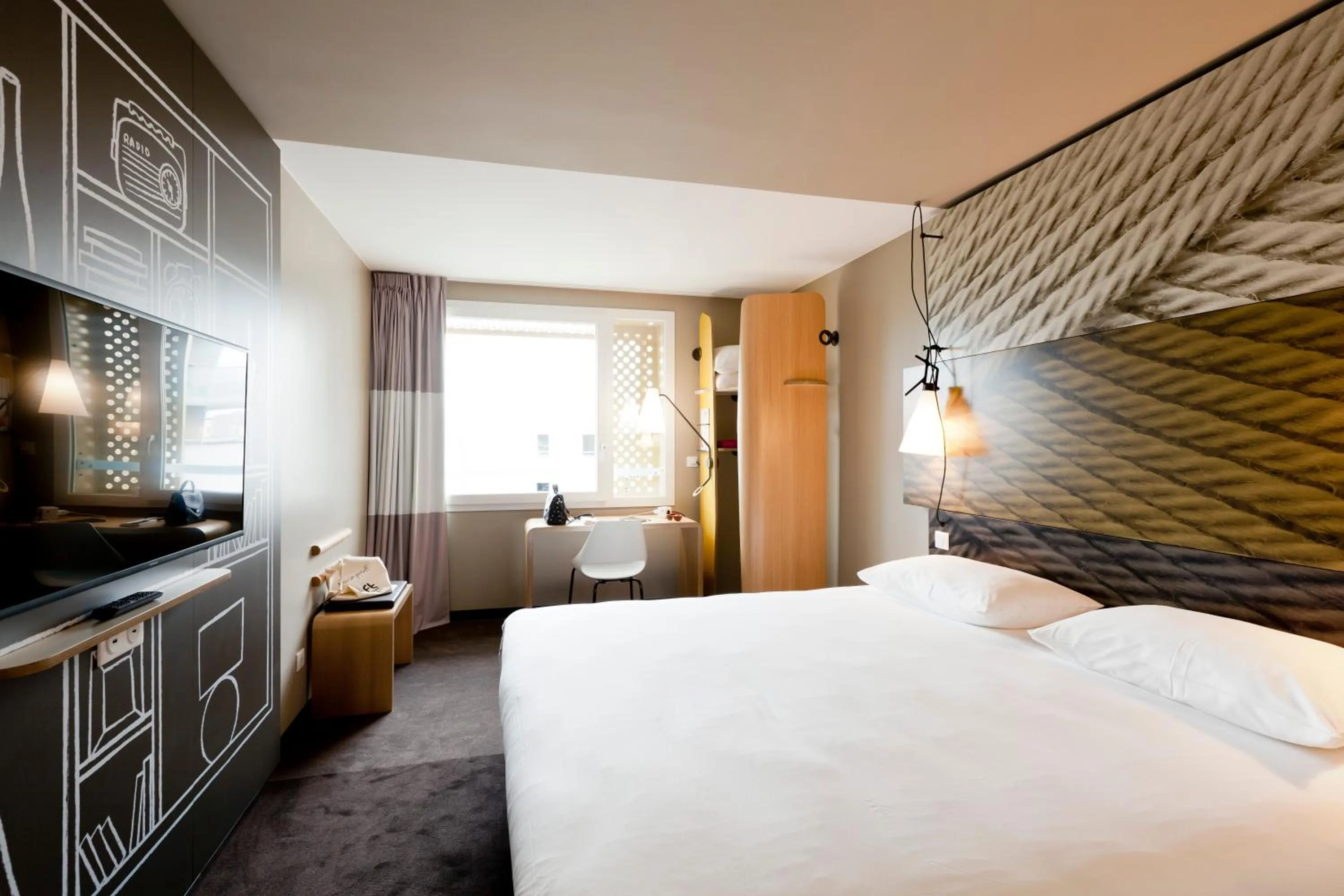 TV and multimedia, Bed in ibis Lyon Carre De Soie