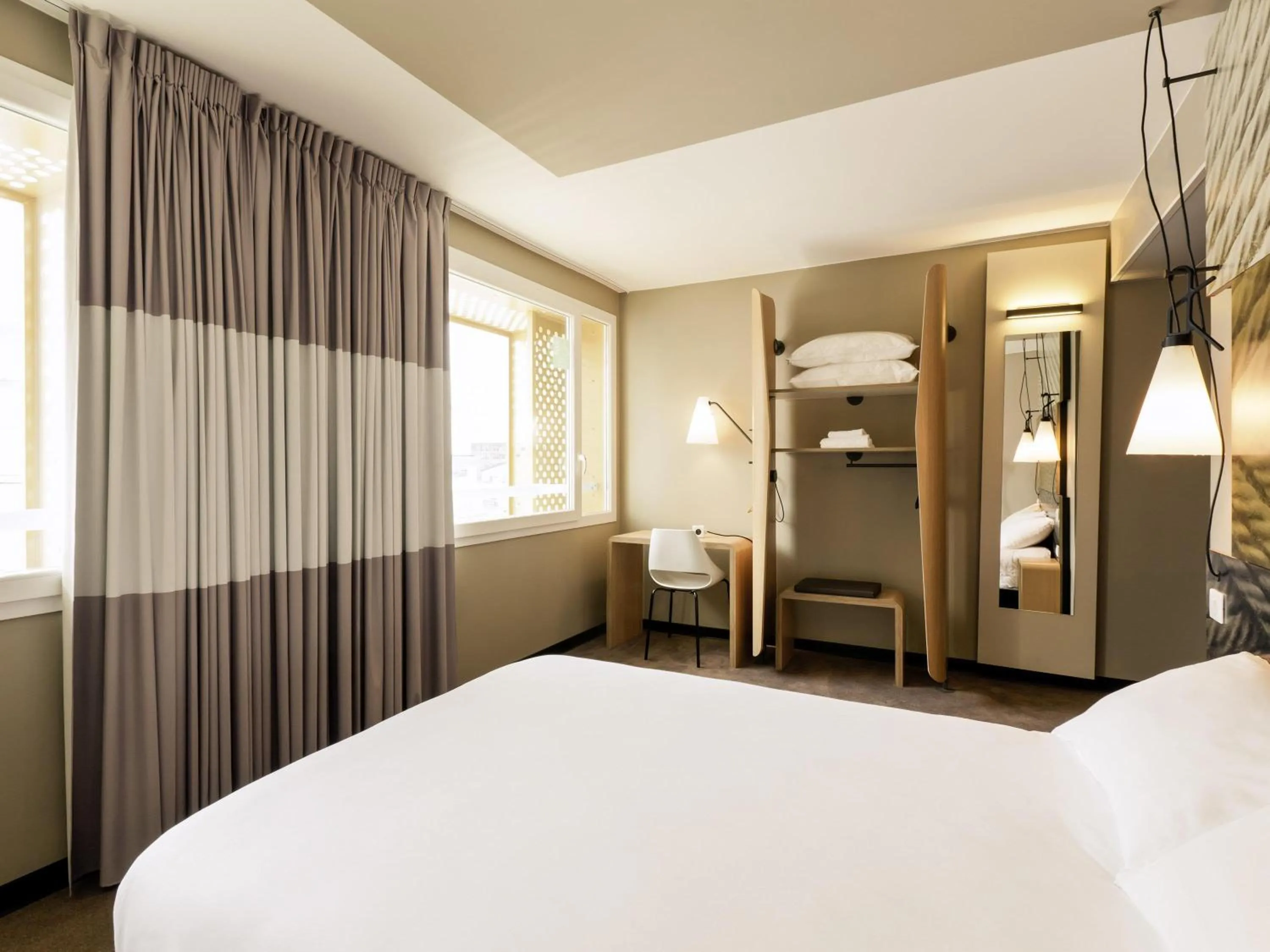 Bedroom, Bed in ibis Lyon Carre De Soie