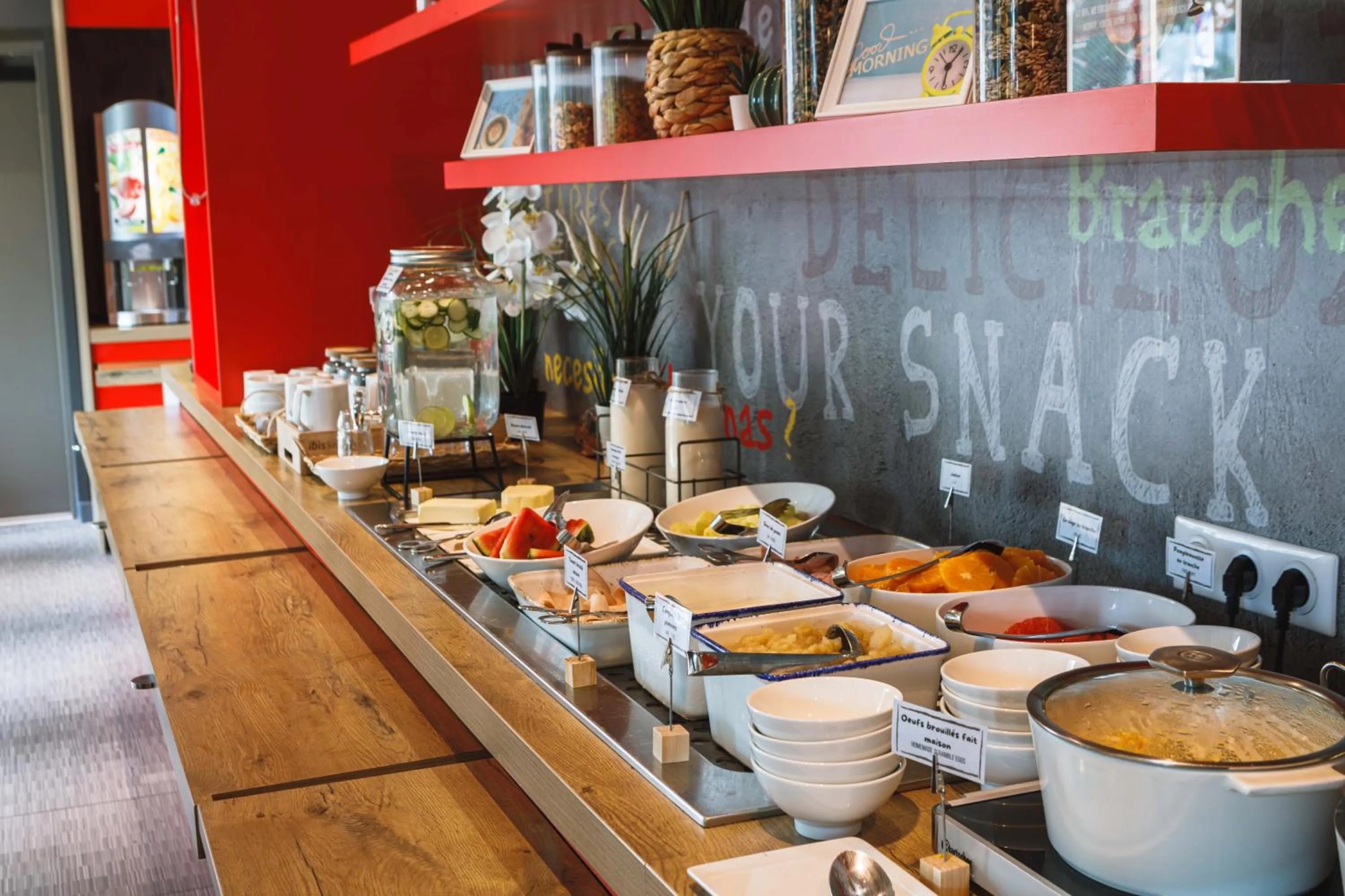 Food and drinks in ibis Lyon Carre De Soie