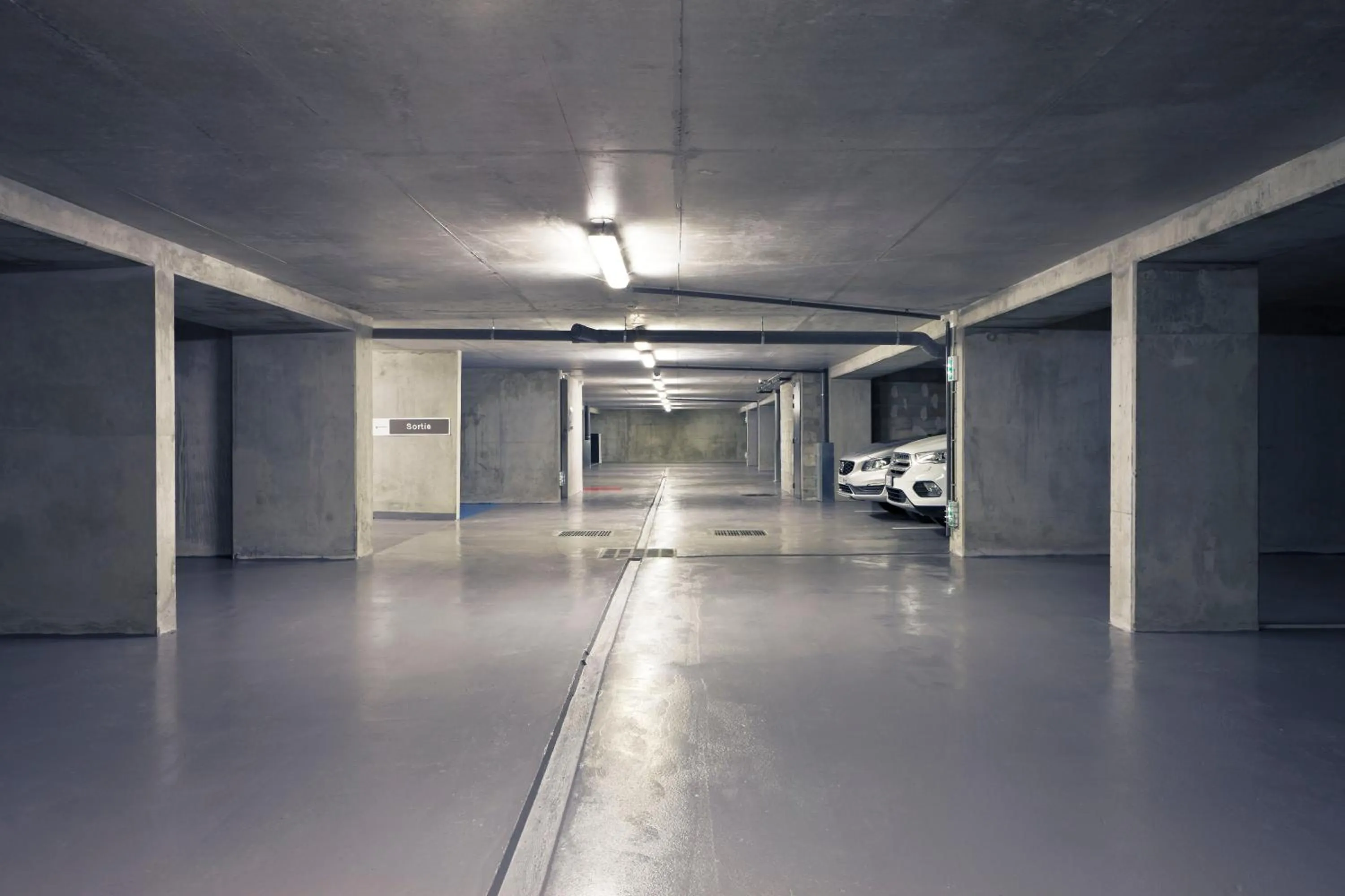 Parking in ibis Lyon Carre De Soie