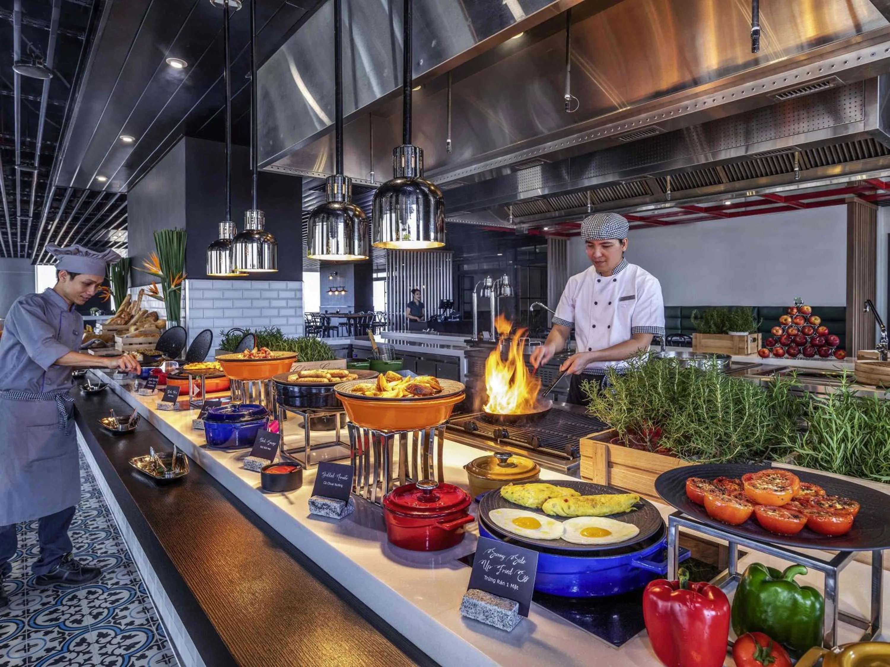 Restaurant/places to eat in Mercure Hai Phong