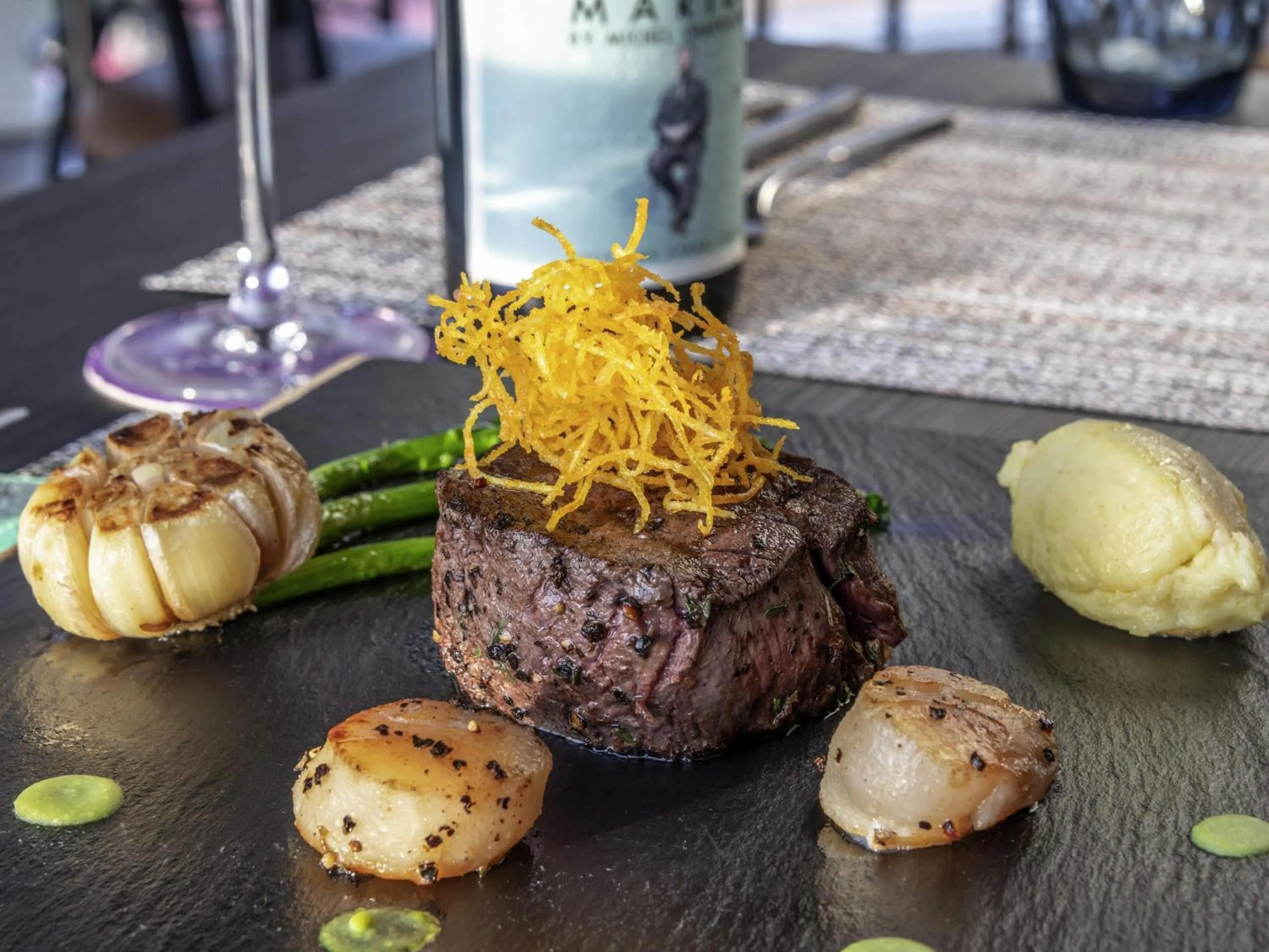 Restaurant/places to eat in Mercure Hai Phong