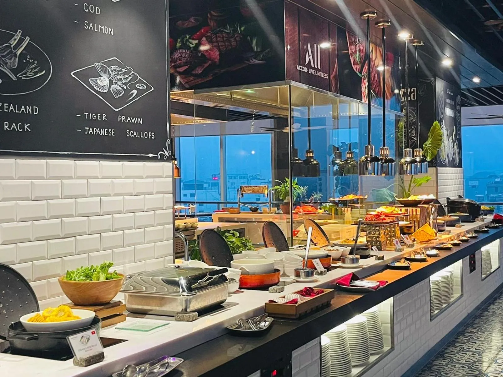 Restaurant/places to eat in Mercure Hai Phong