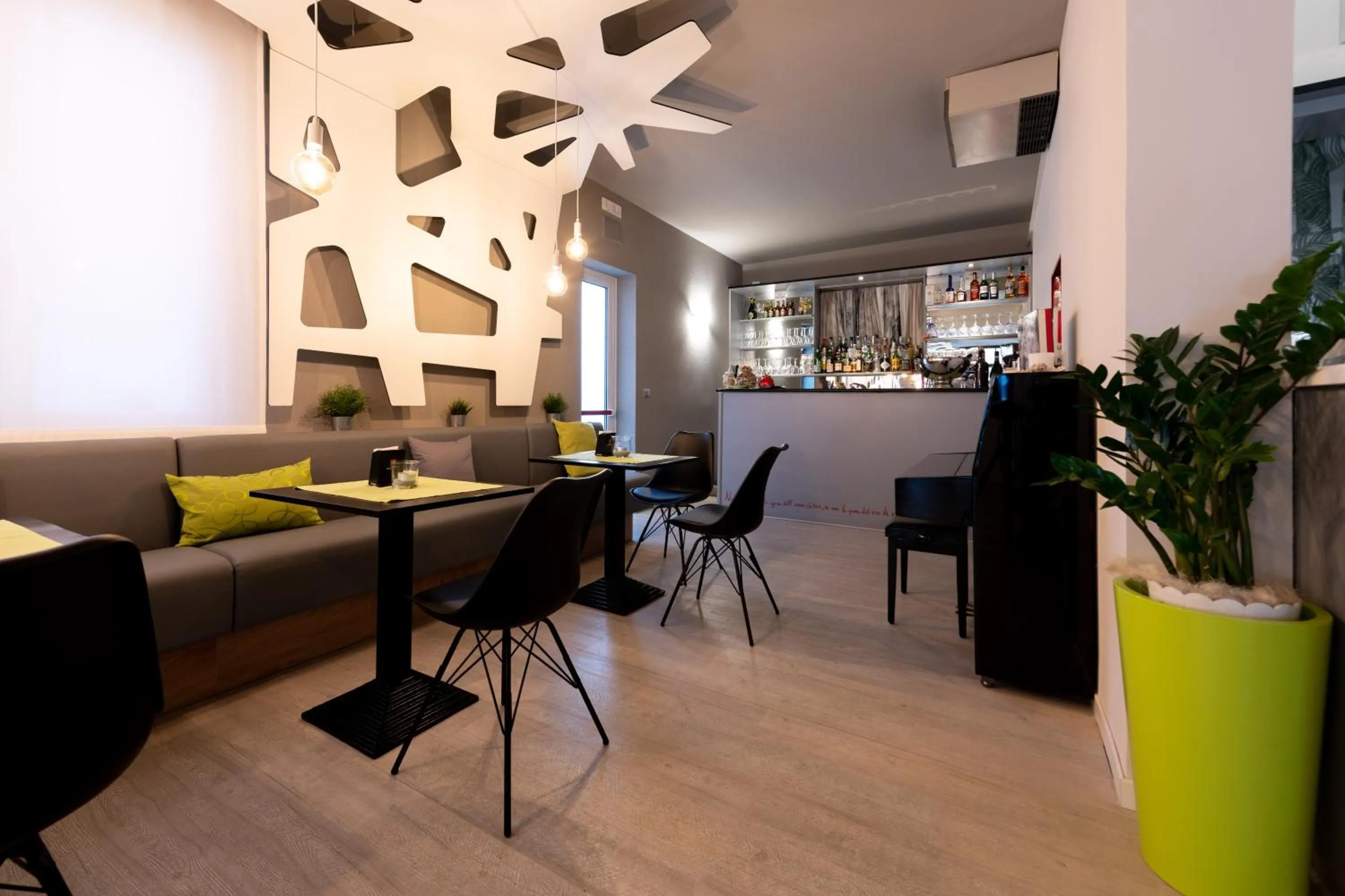 Restaurant/places to eat in Hotel Anny