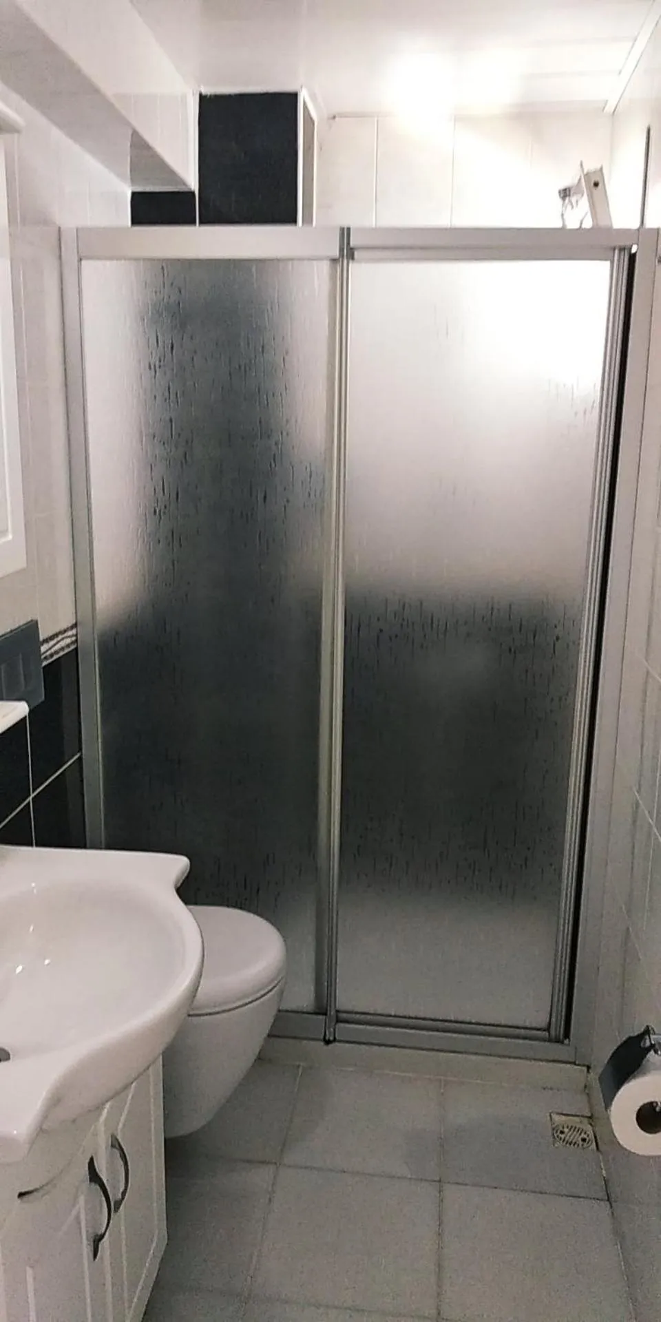 Bathroom in Ladies Beach Hotel