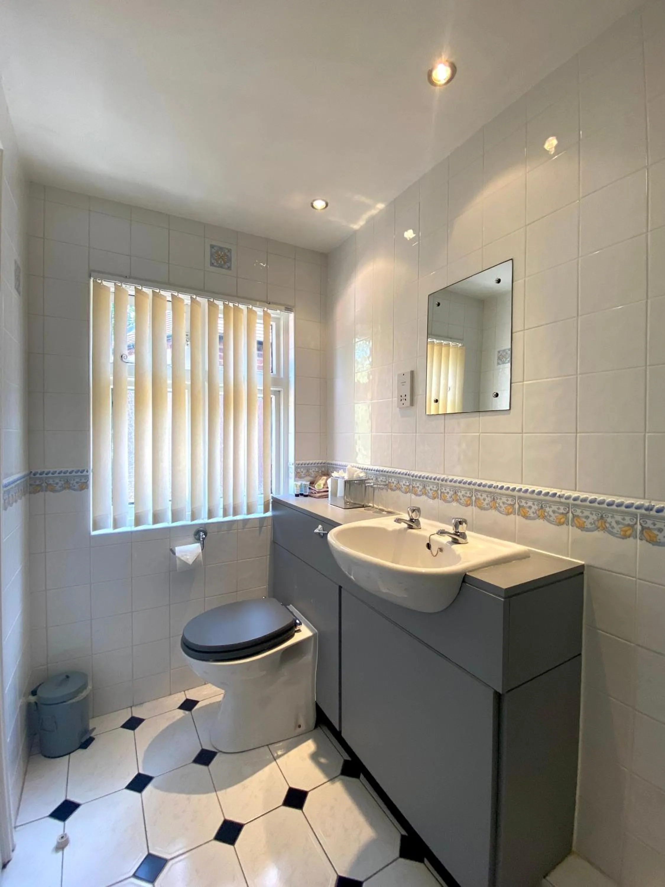 Bathroom in The Egerton Arms Astbury