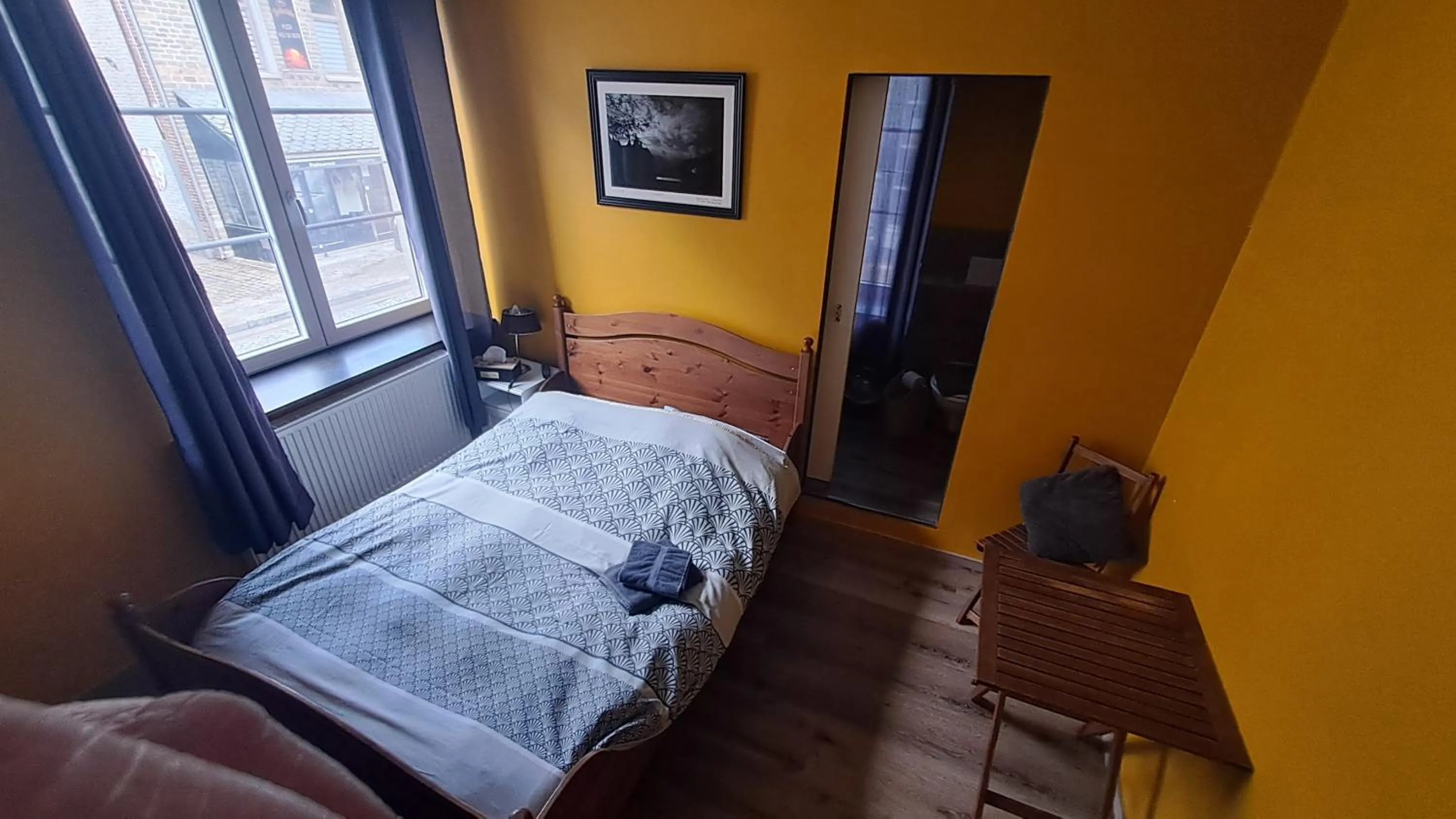 Bed in B&B Aux 10 Clefs