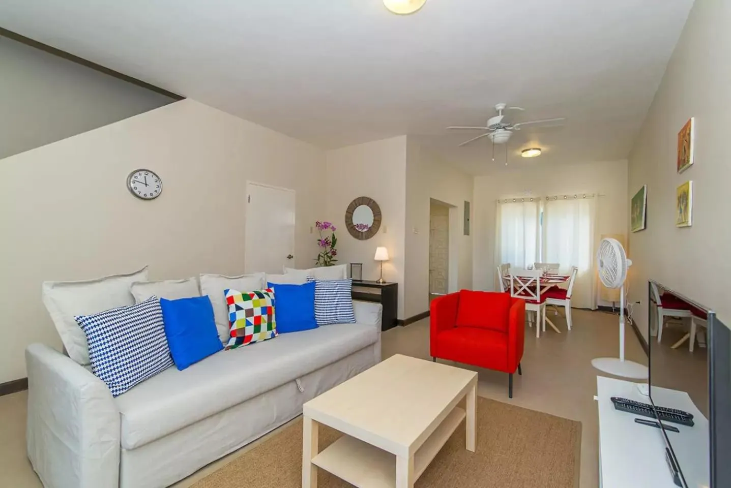 Living room in Luxury 2BR Home facing Beach w/Pool Montego Bay #4