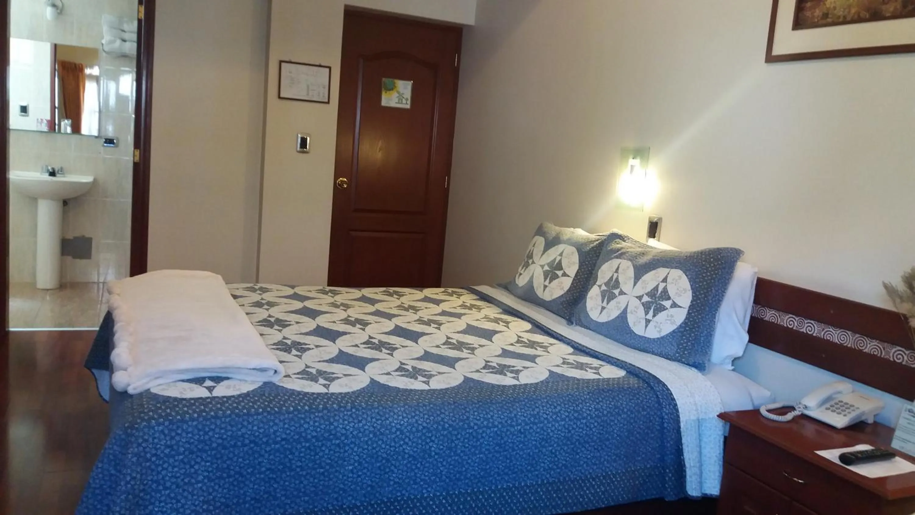 Photo of the whole room, Bed in Antawasi Hotel