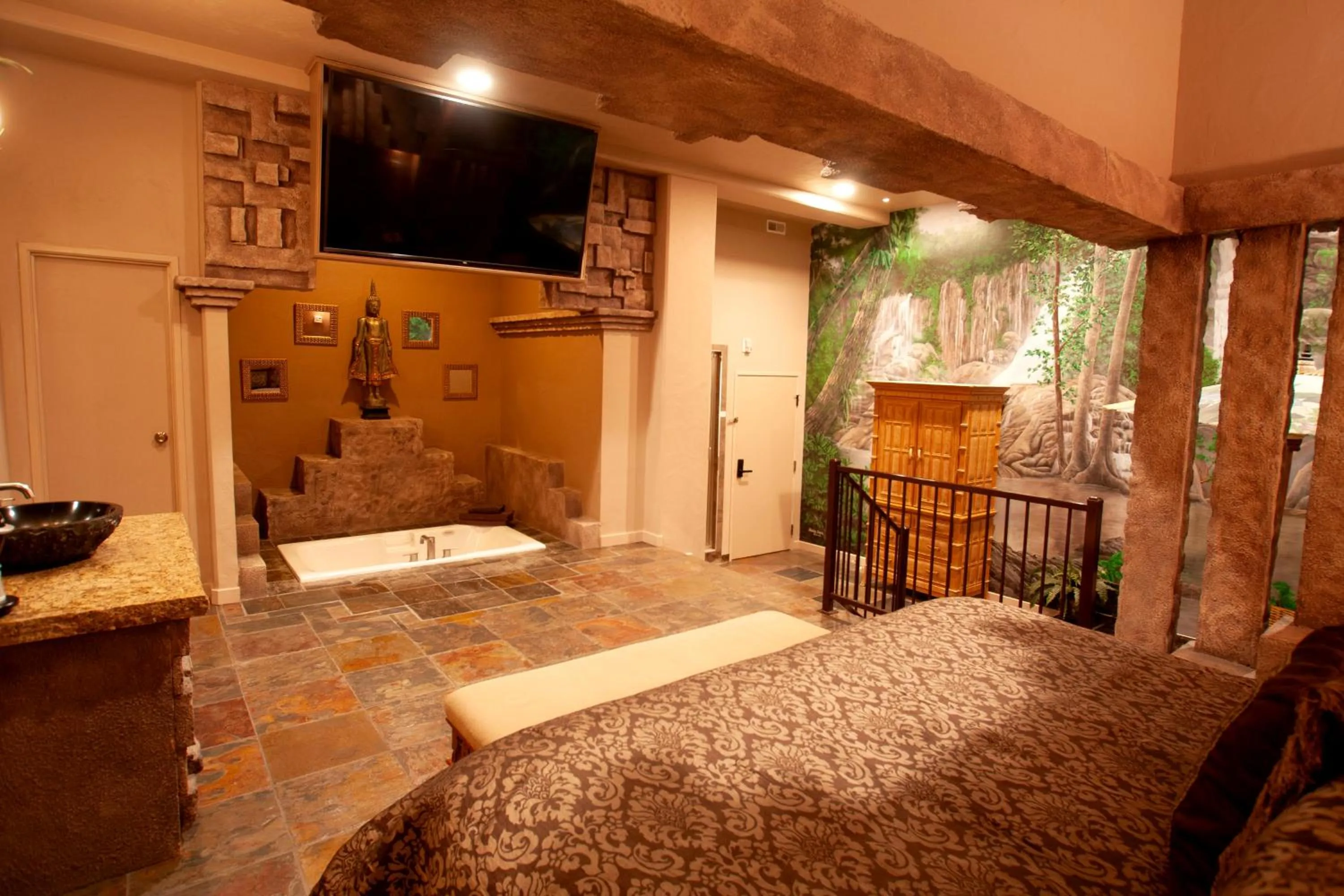 Bed in Destinations Inn Theme Rooms