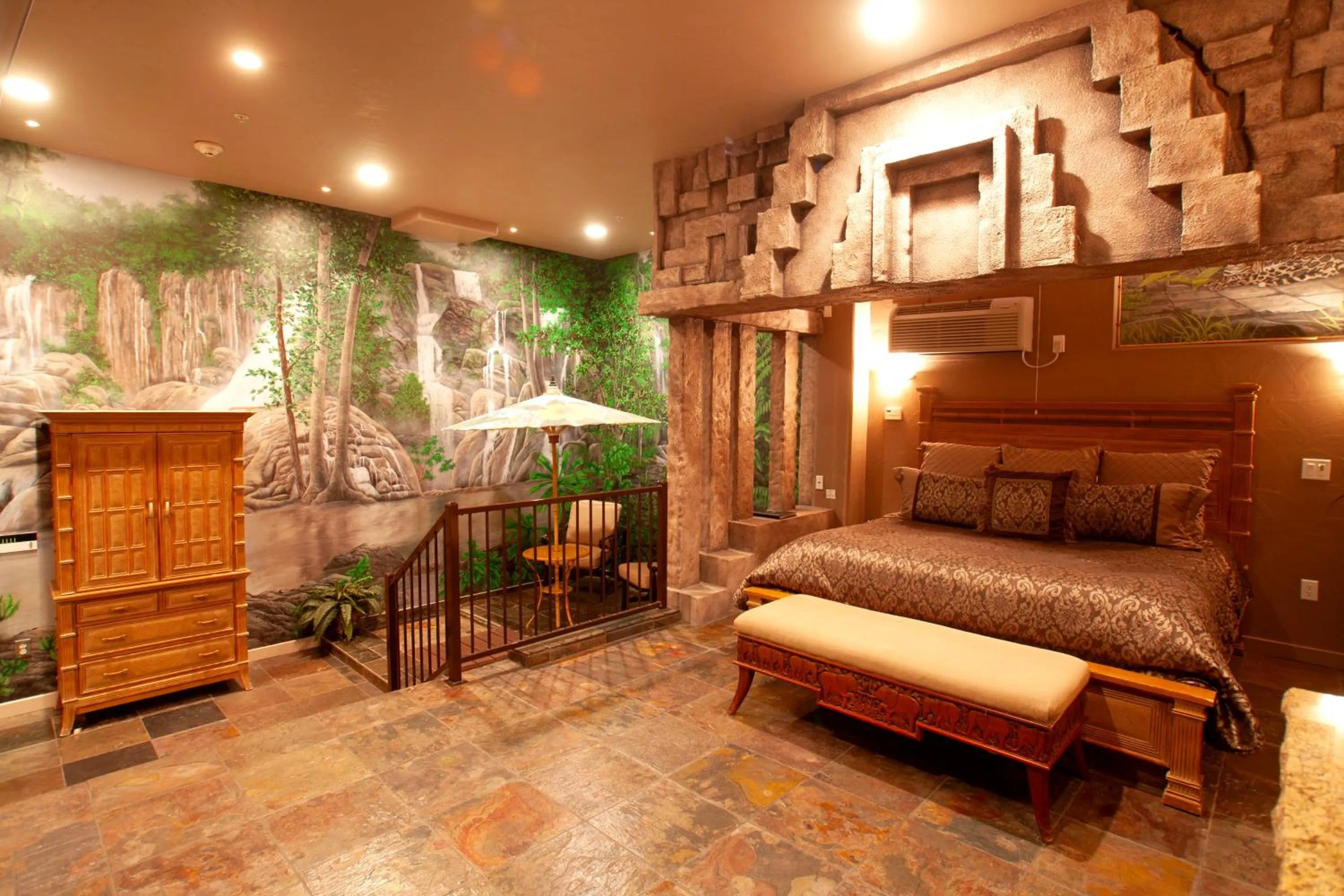 Destinations Inn Theme Rooms