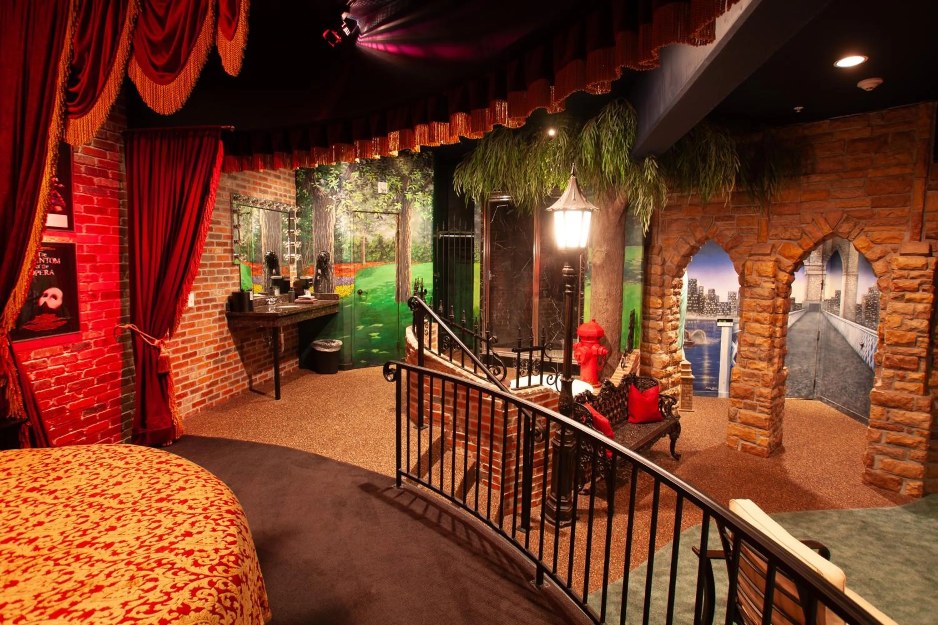 Destinations Inn Theme Rooms