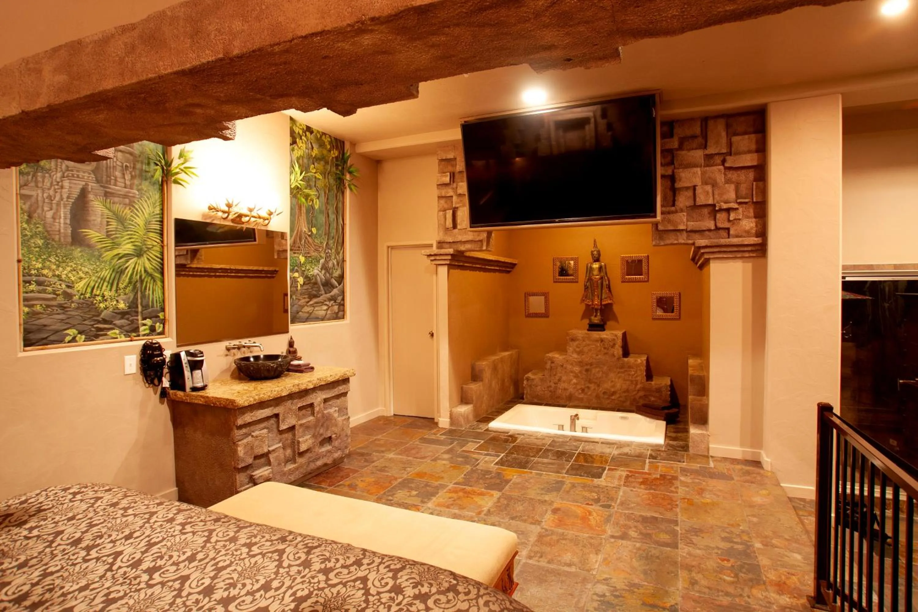 Destinations Inn Theme Rooms