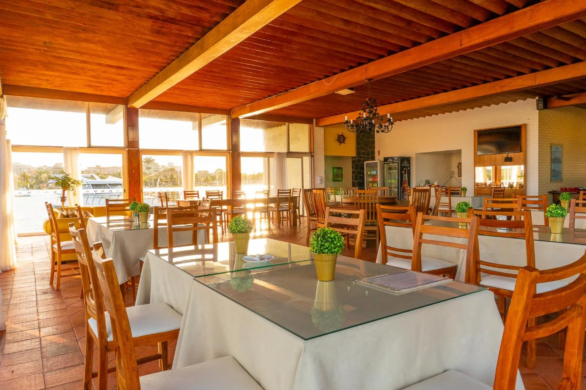 Restaurant/places to eat in Pousada Marilia