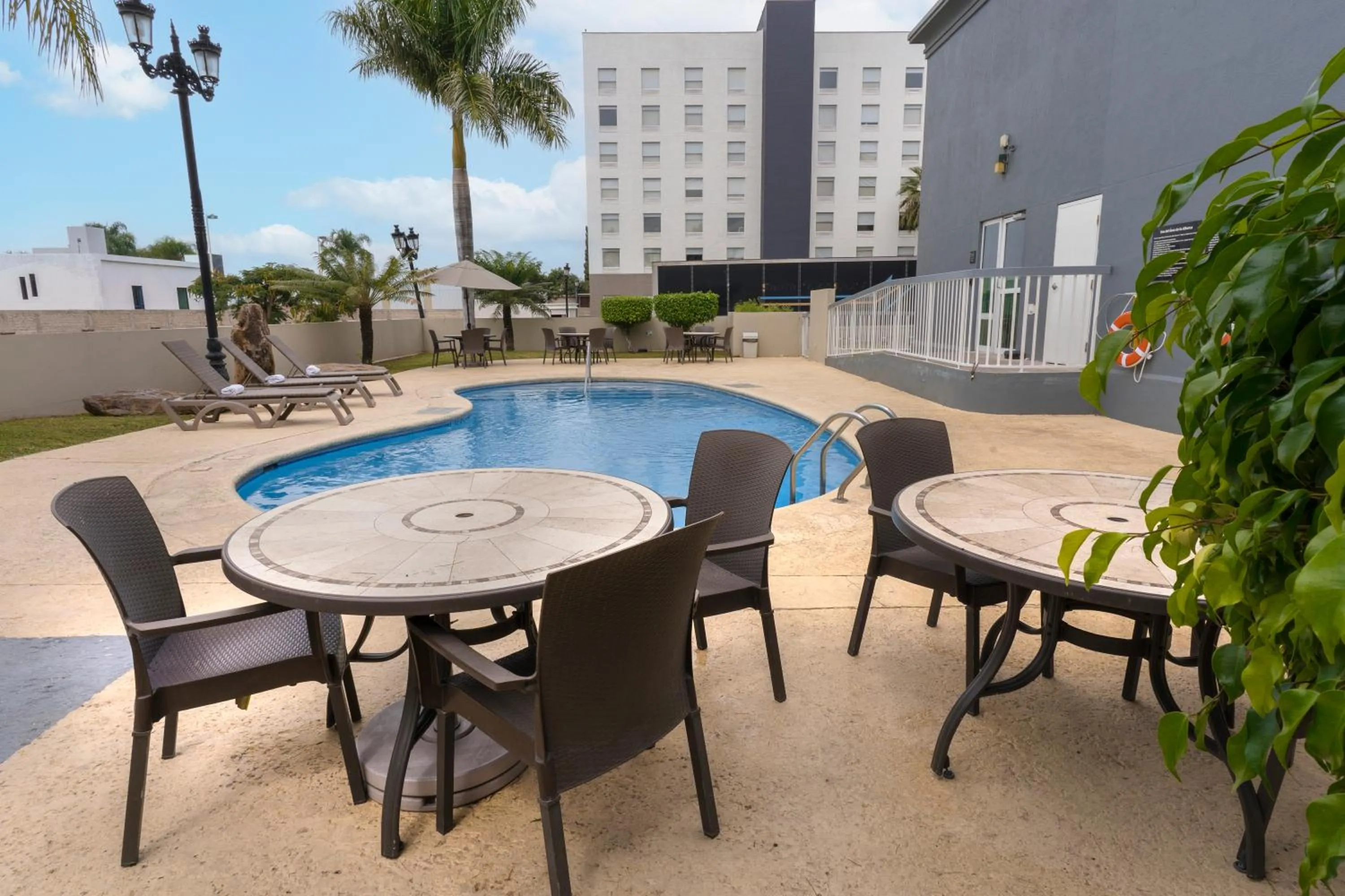 Property building in Hampton Inn by Hilton Guadalajara-Aeropuerto