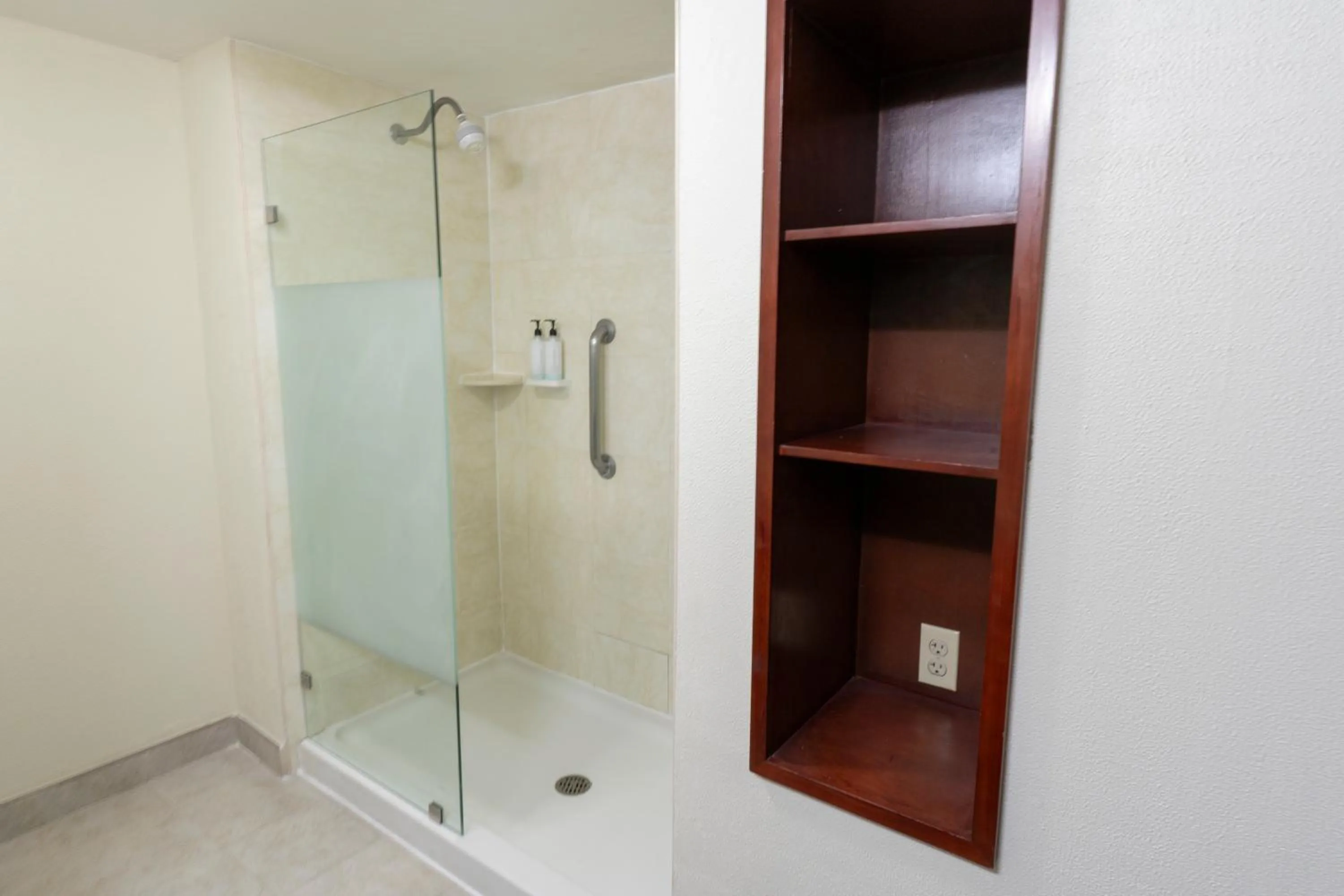 Shower in Hampton Inn by Hilton Guadalajara-Aeropuerto