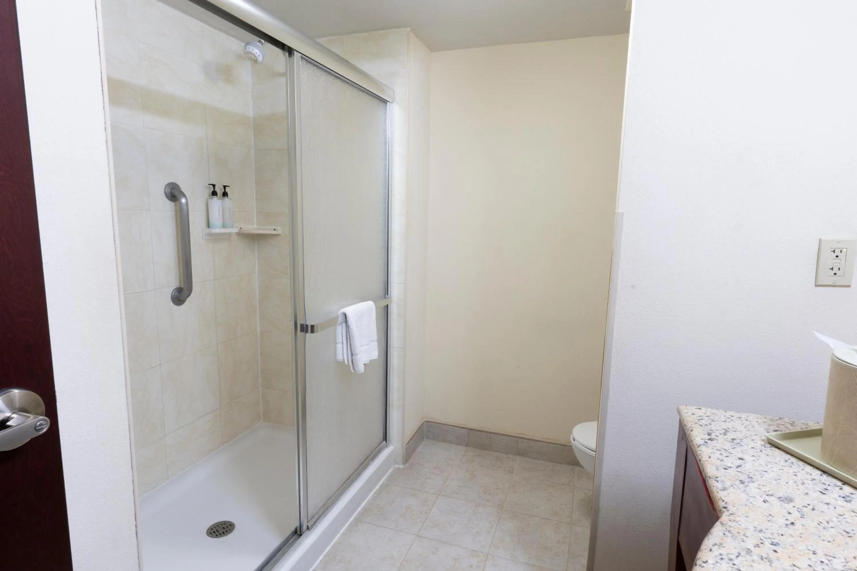 Shower in Hampton Inn by Hilton Guadalajara-Aeropuerto
