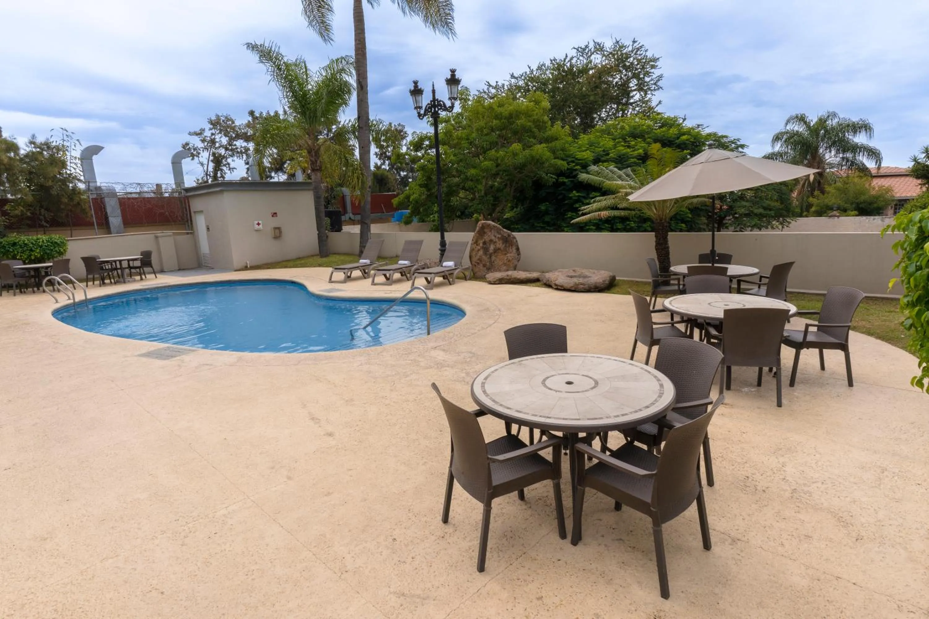 Garden view in Hampton Inn by Hilton Guadalajara-Aeropuerto