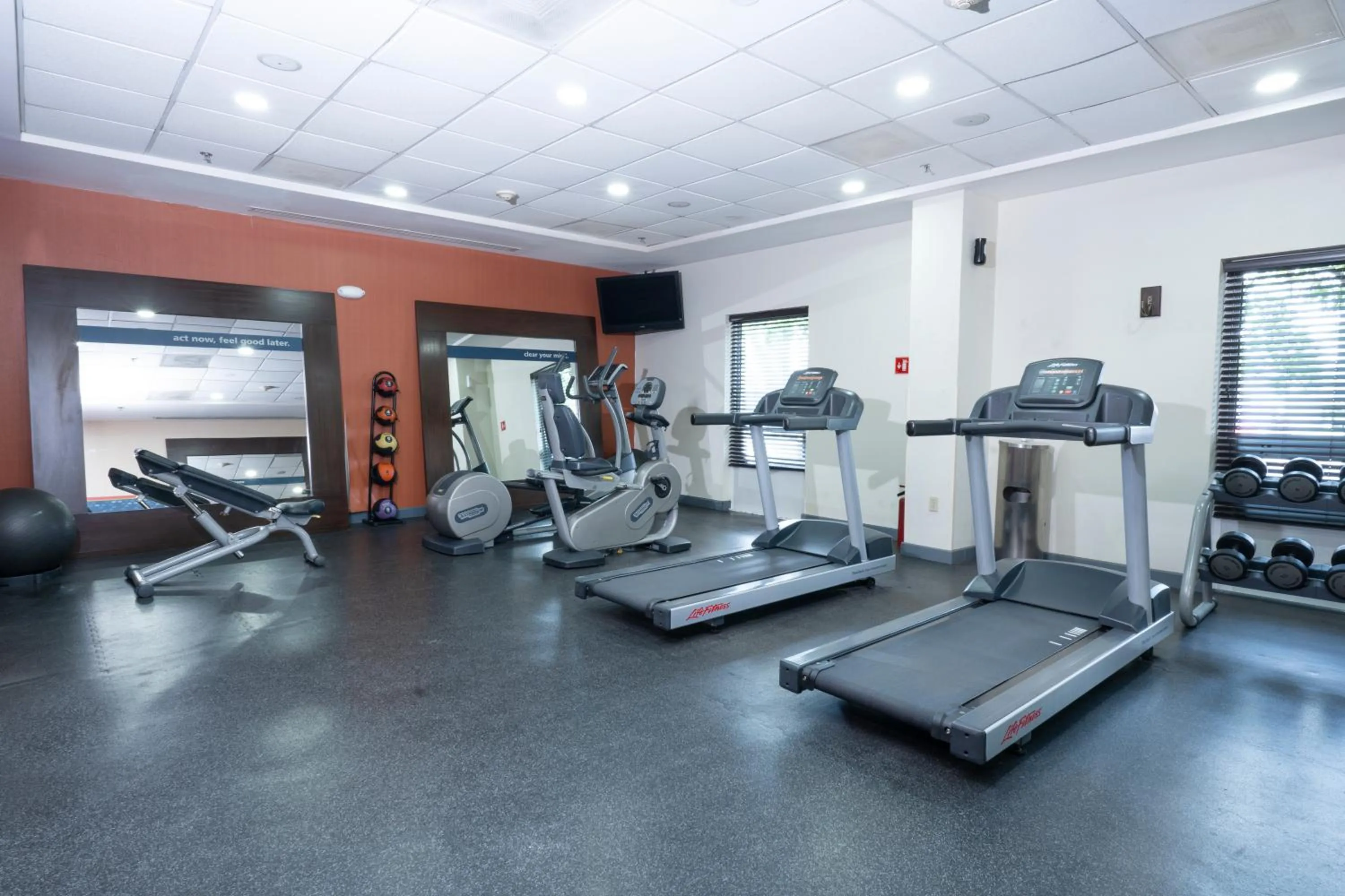 Fitness centre/facilities in Hampton Inn by Hilton Guadalajara-Aeropuerto