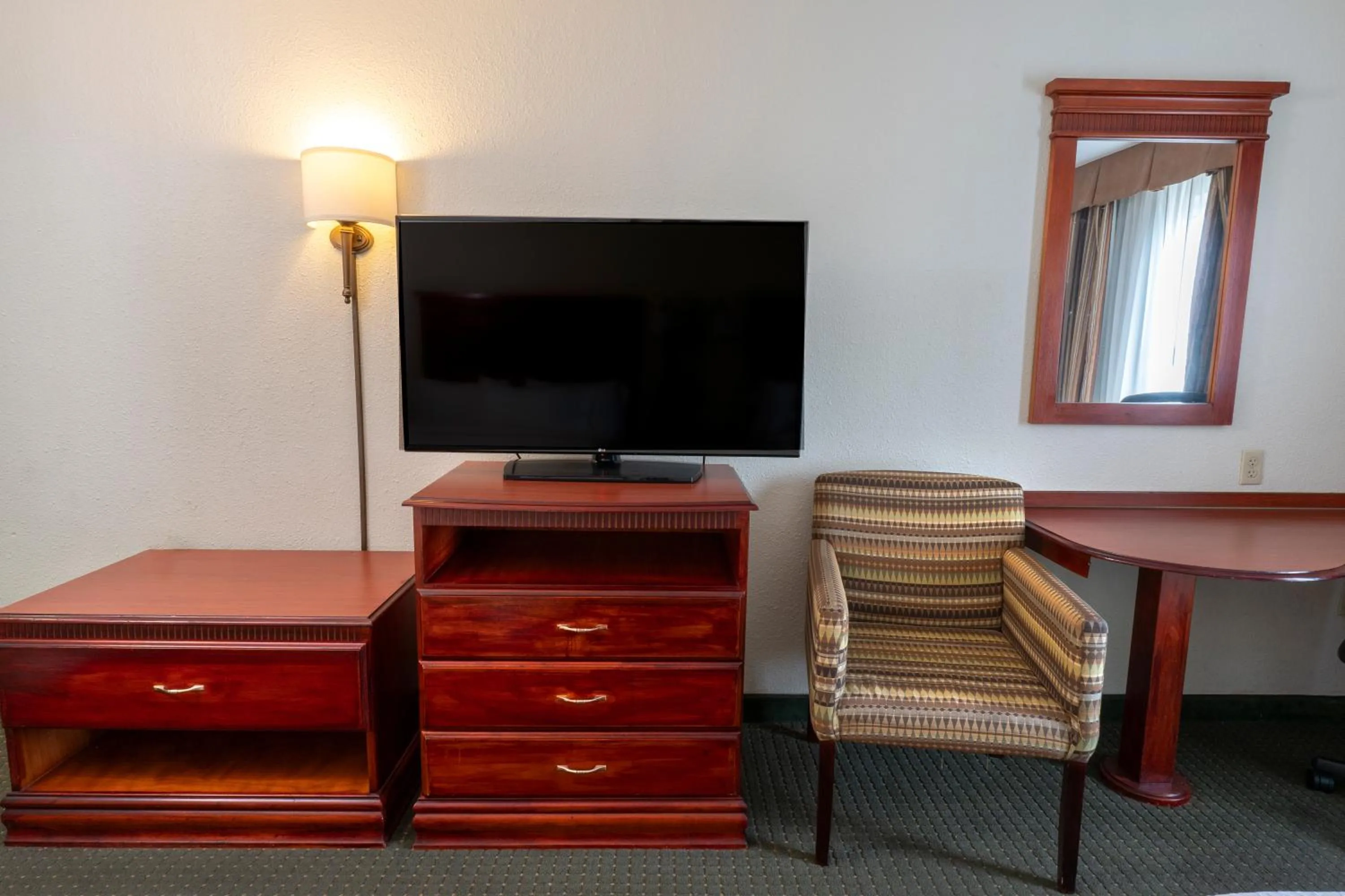 TV and multimedia in Hampton Inn by Hilton Guadalajara-Aeropuerto