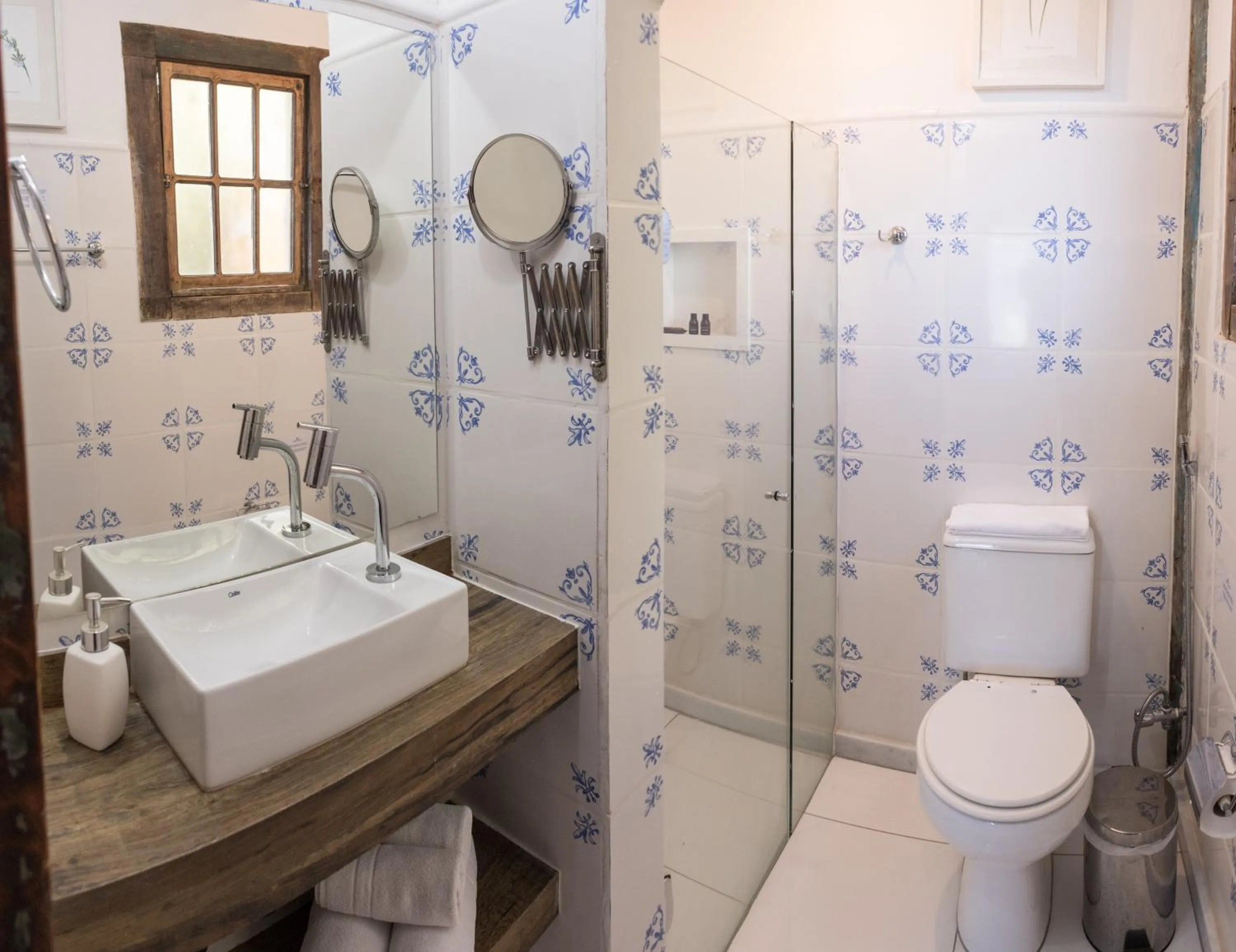 Toilet in Pouso da Torre