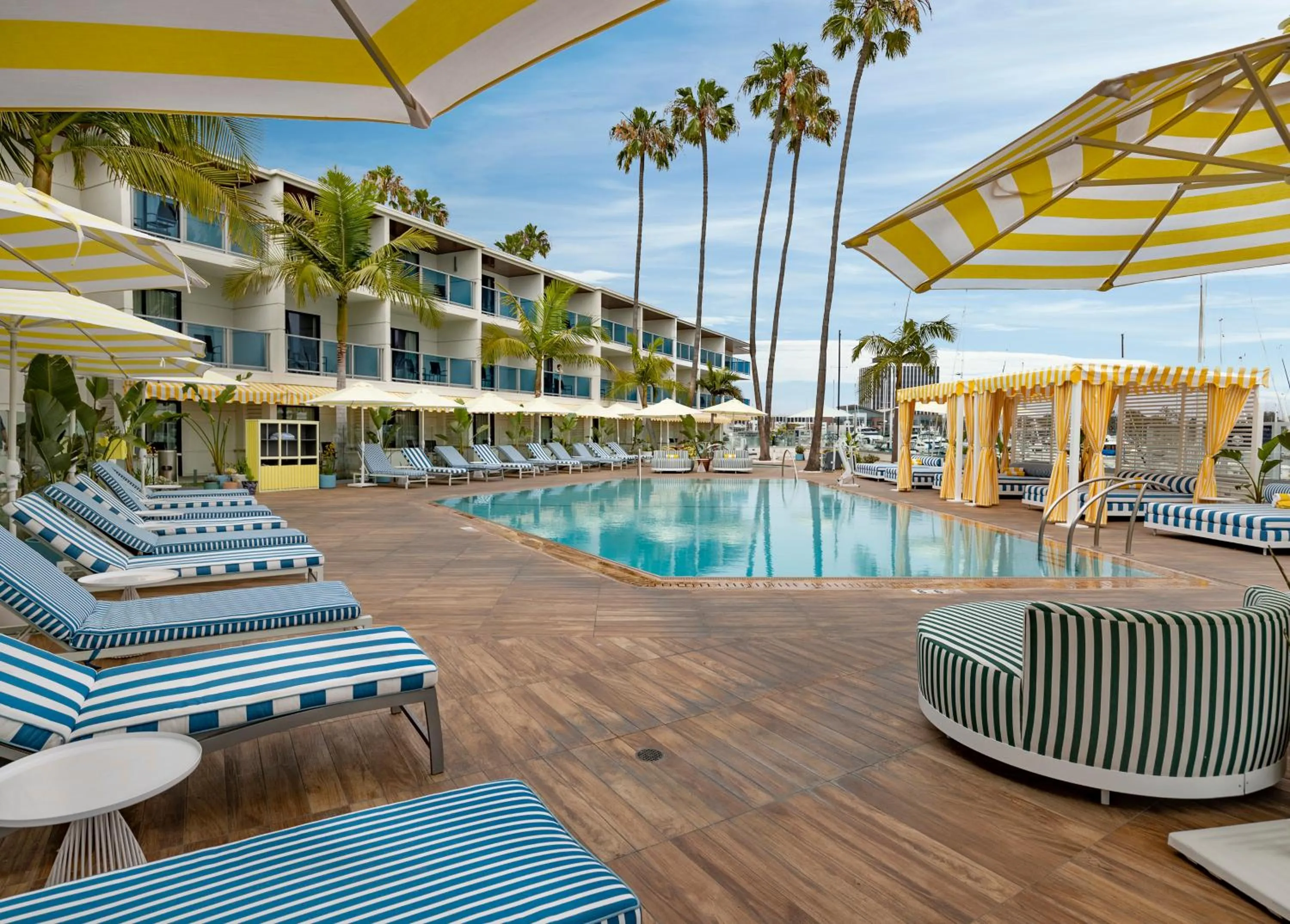 Swimming pool in Marina del Rey Hotel