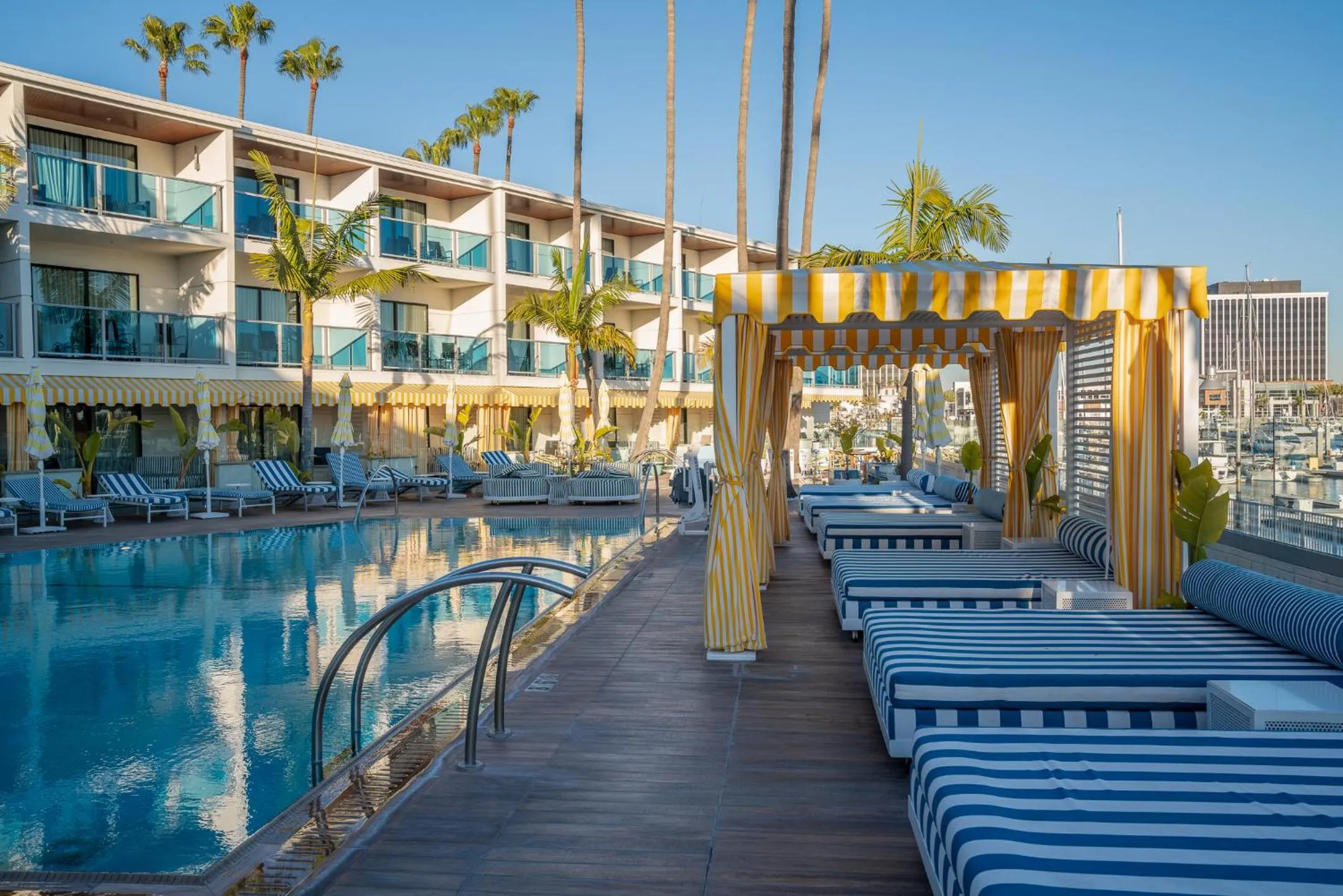 Swimming pool in Marina del Rey Hotel