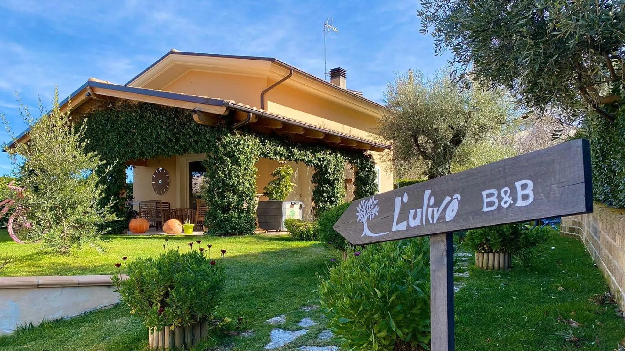 Property building in L' Ulivo Bed & Breakfast