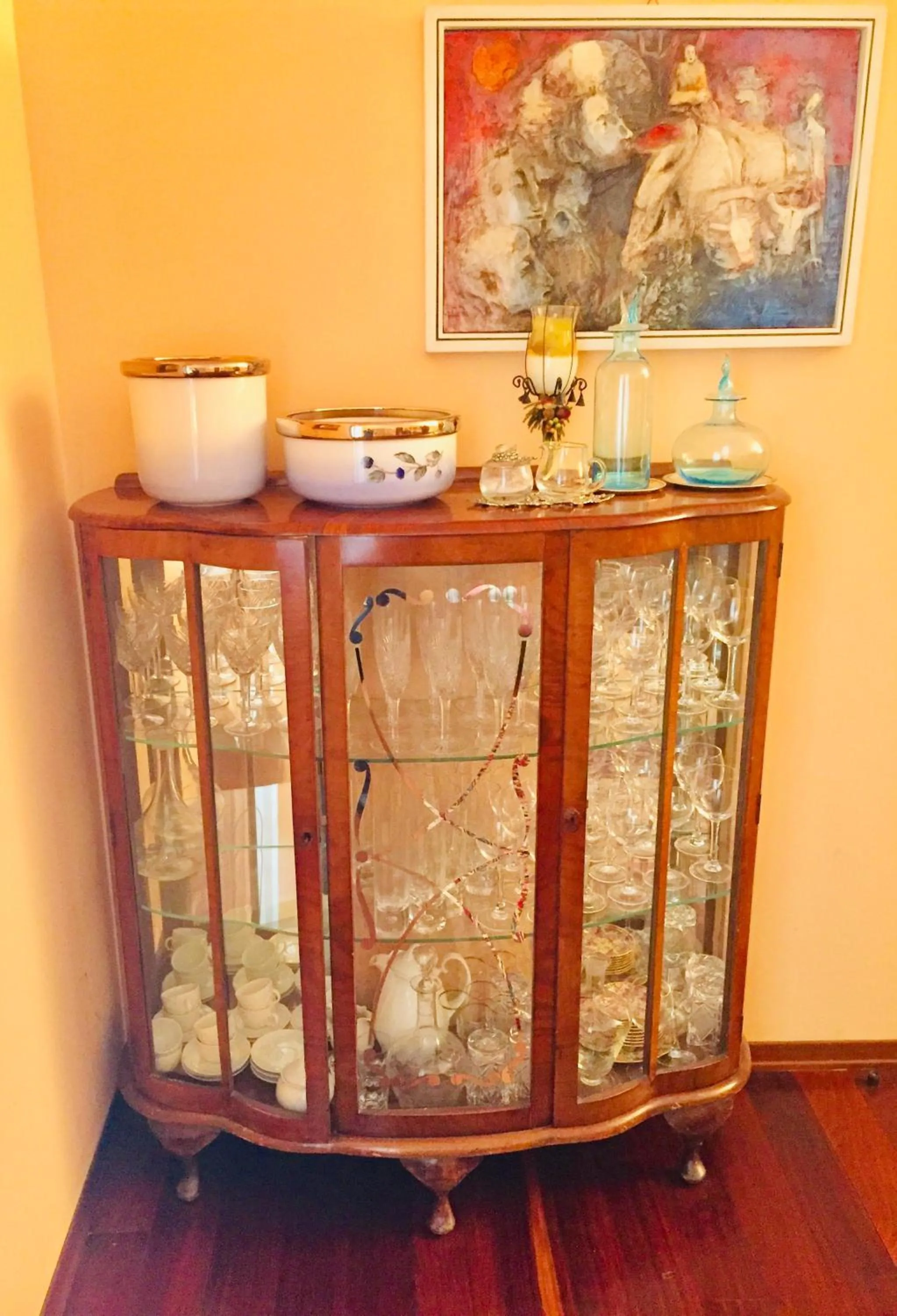 Decorative detail in Opera Deluxe