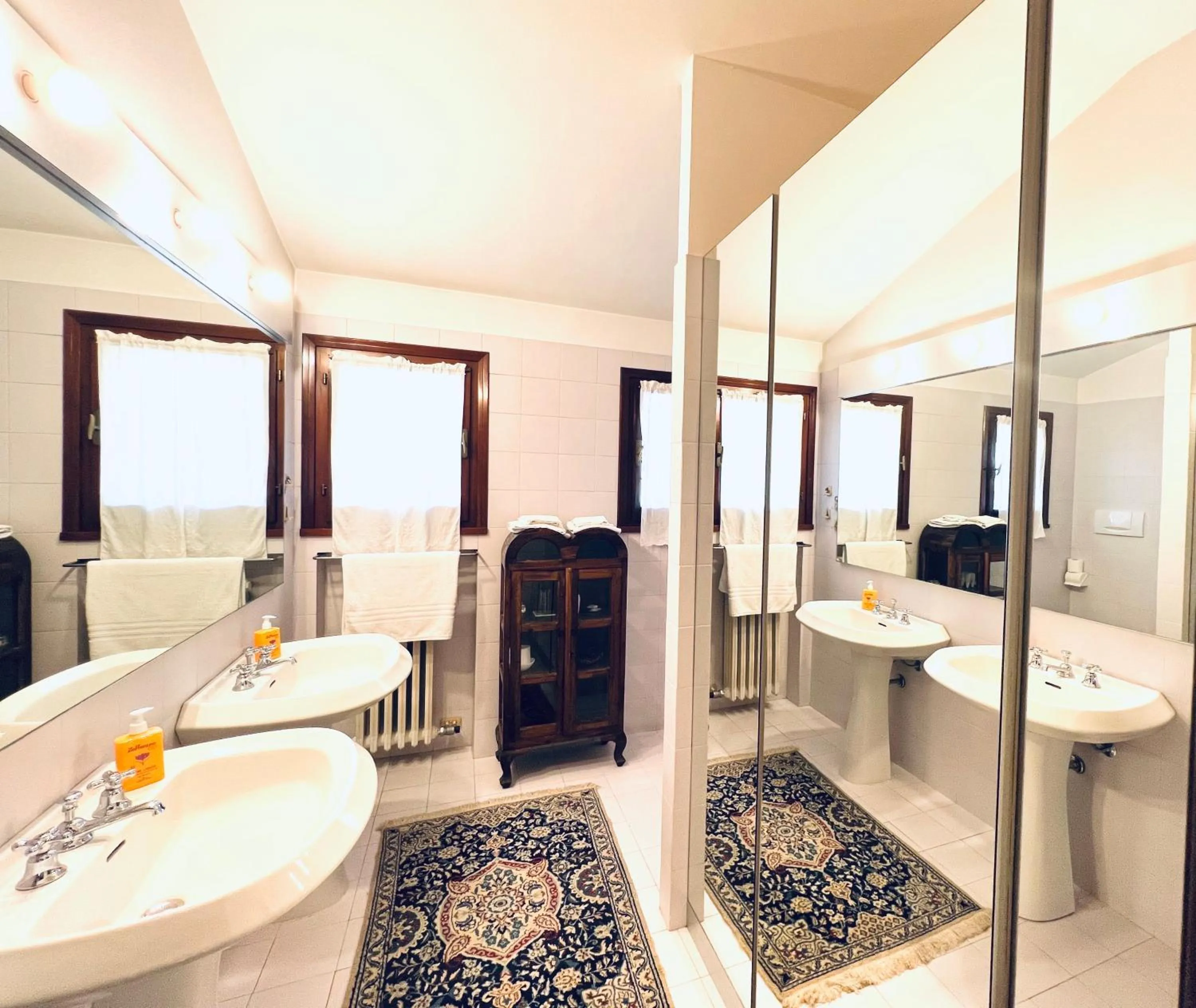 Bathroom in Opera Deluxe