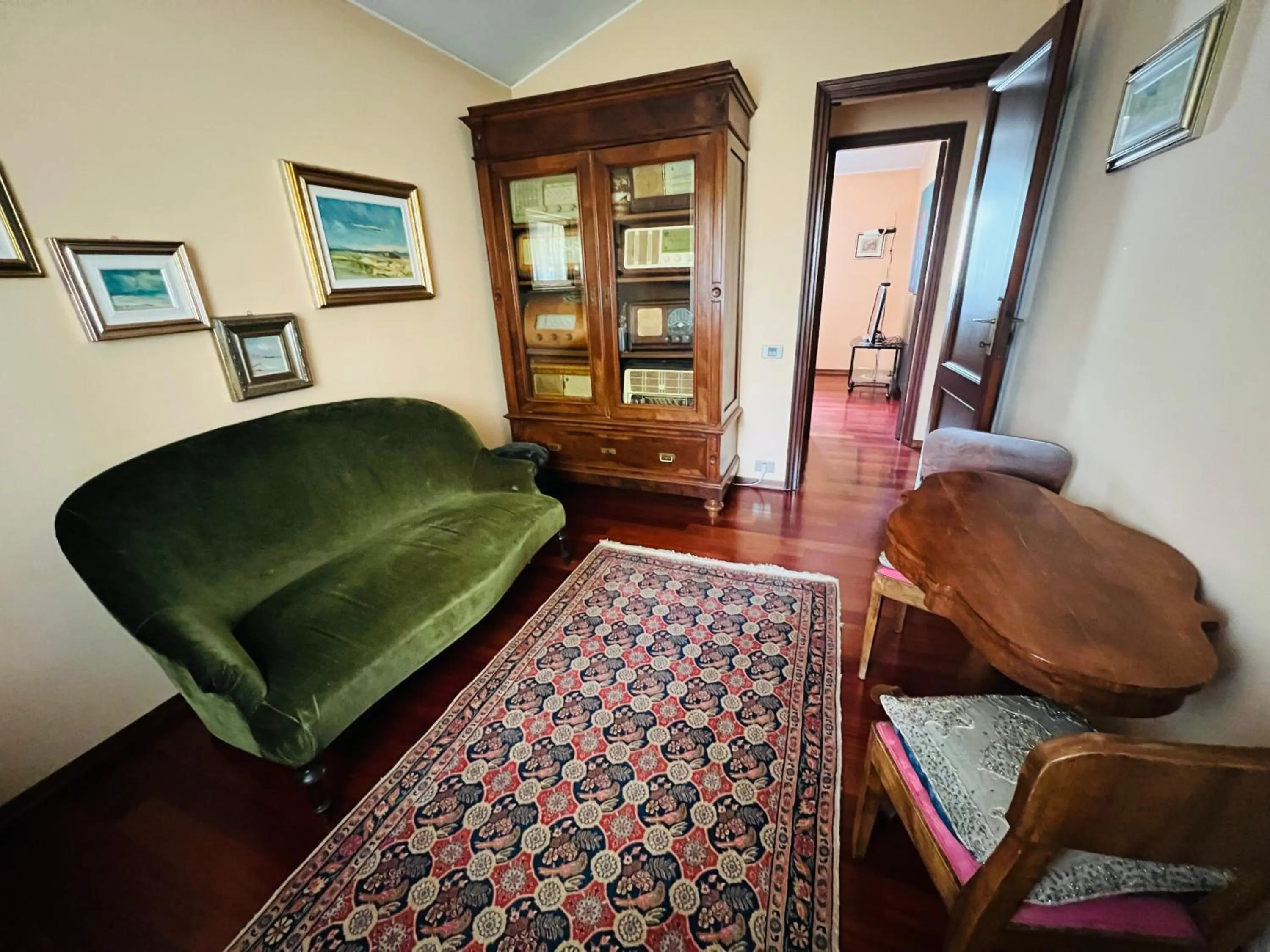 Living room in Opera Deluxe