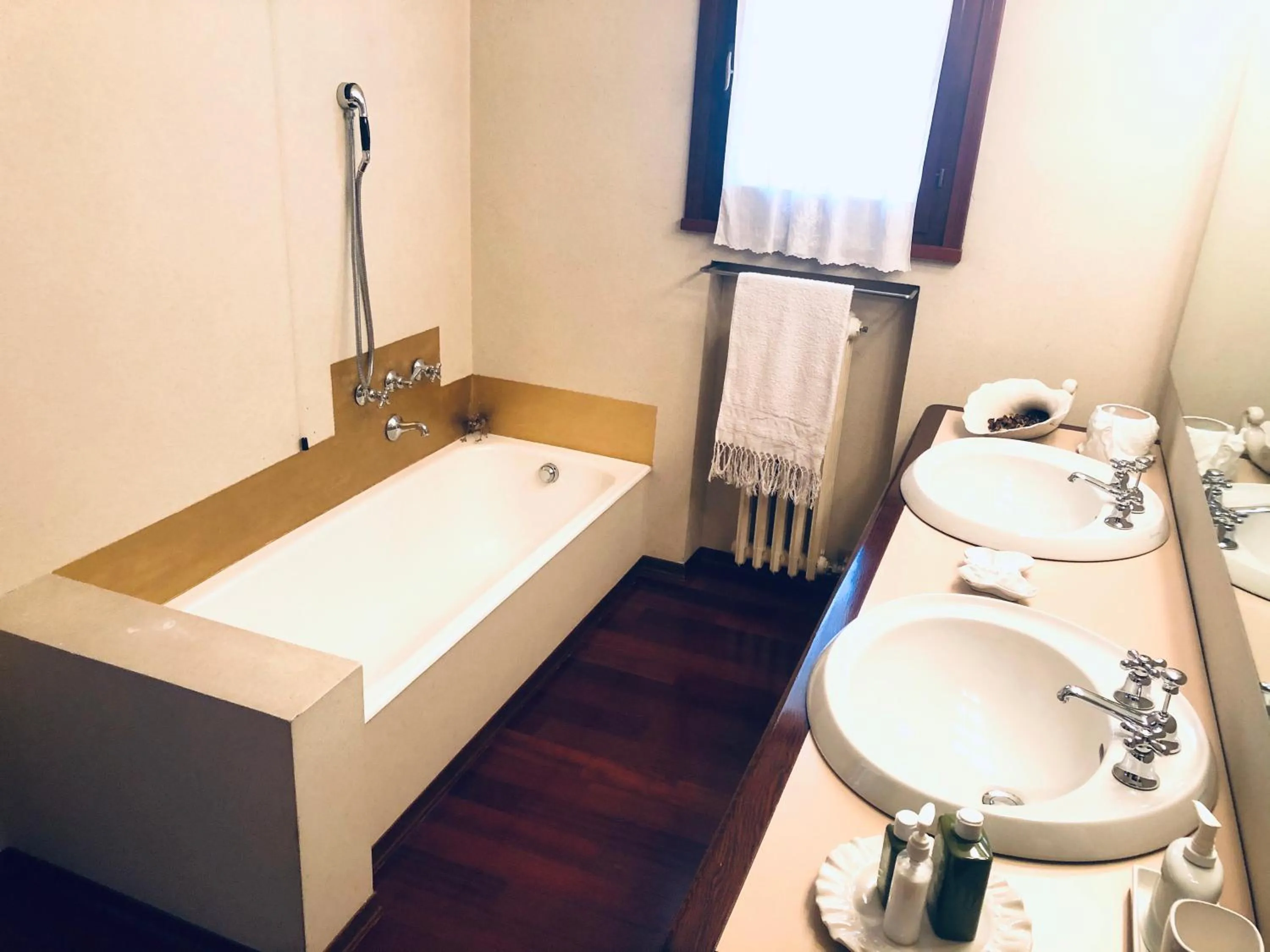 Bathroom in Opera Deluxe