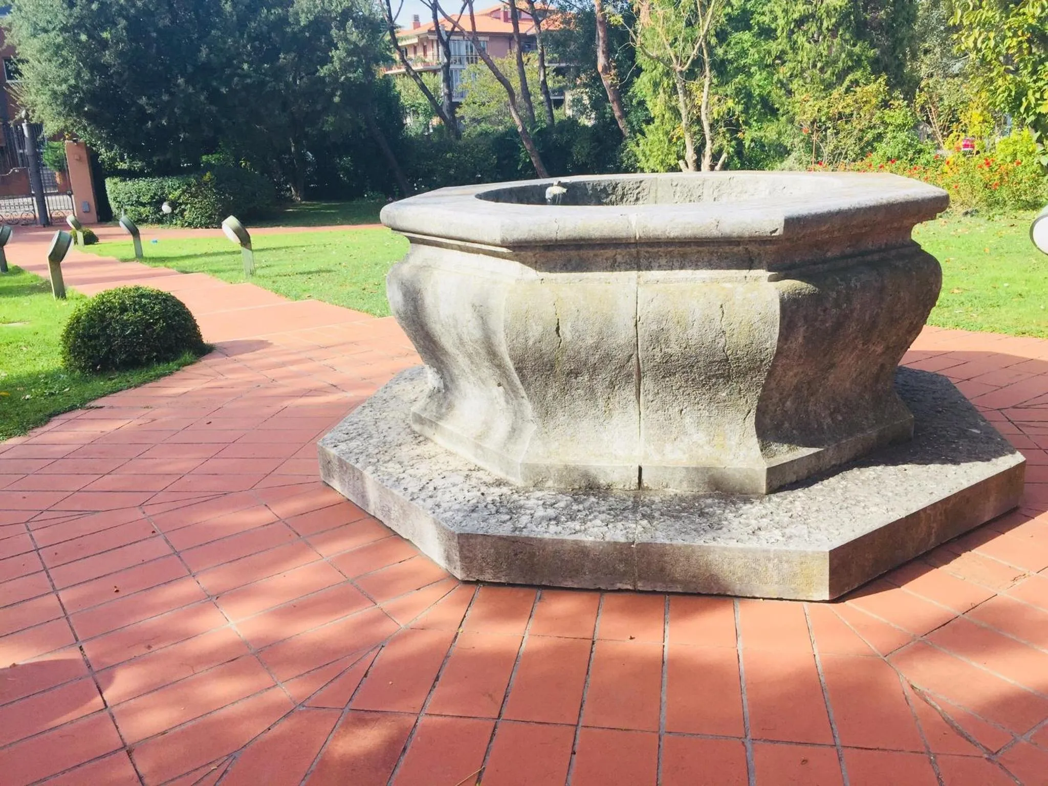 Property building in Opera Deluxe